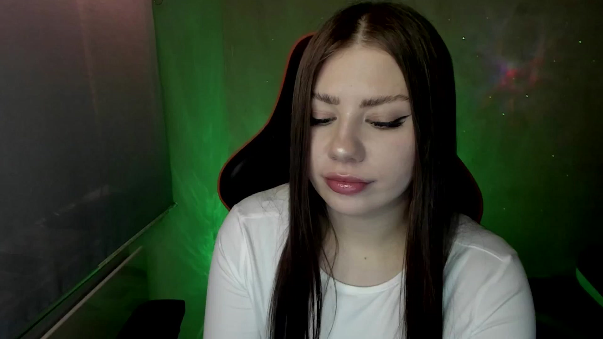 Gallery image thumbnail from FlyingDream's myfreecams stream on, 05/29/2025, 10:41 image 13 of 20