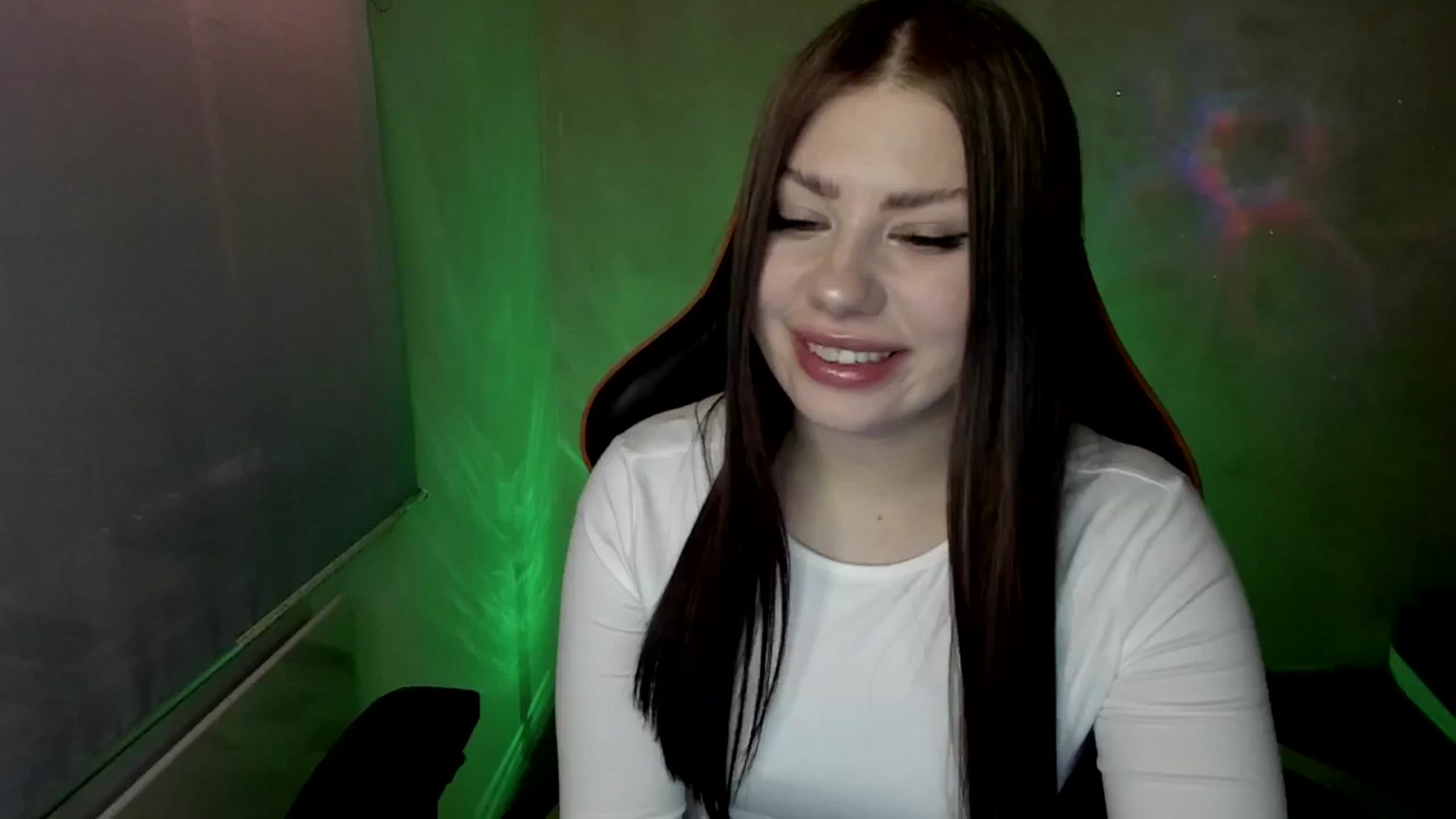 Gallery image thumbnail from FlyingDream's myfreecams stream on, 05/29/2025, 10:41 image 18 of 20