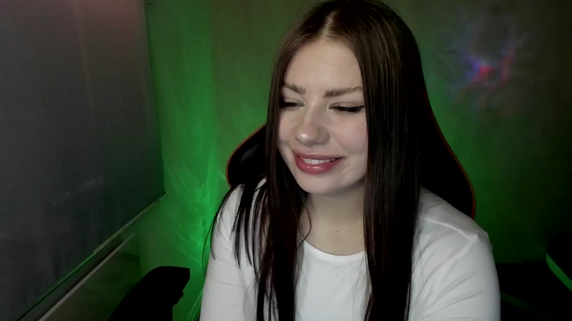 Gallery image thumbnail from FlyingDream's myfreecams stream on, 05/29/2025, 10:41 image 16 of 20