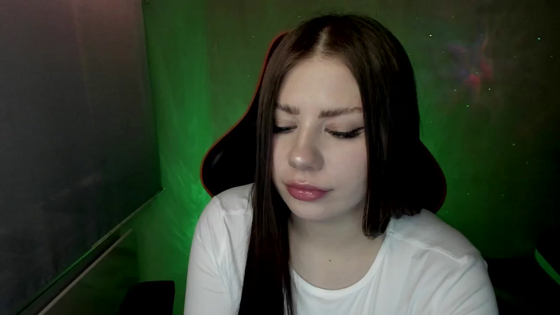 Gallery image thumbnail from FlyingDream's myfreecams stream on, 05/29/2025, 10:41 image 20 of 20