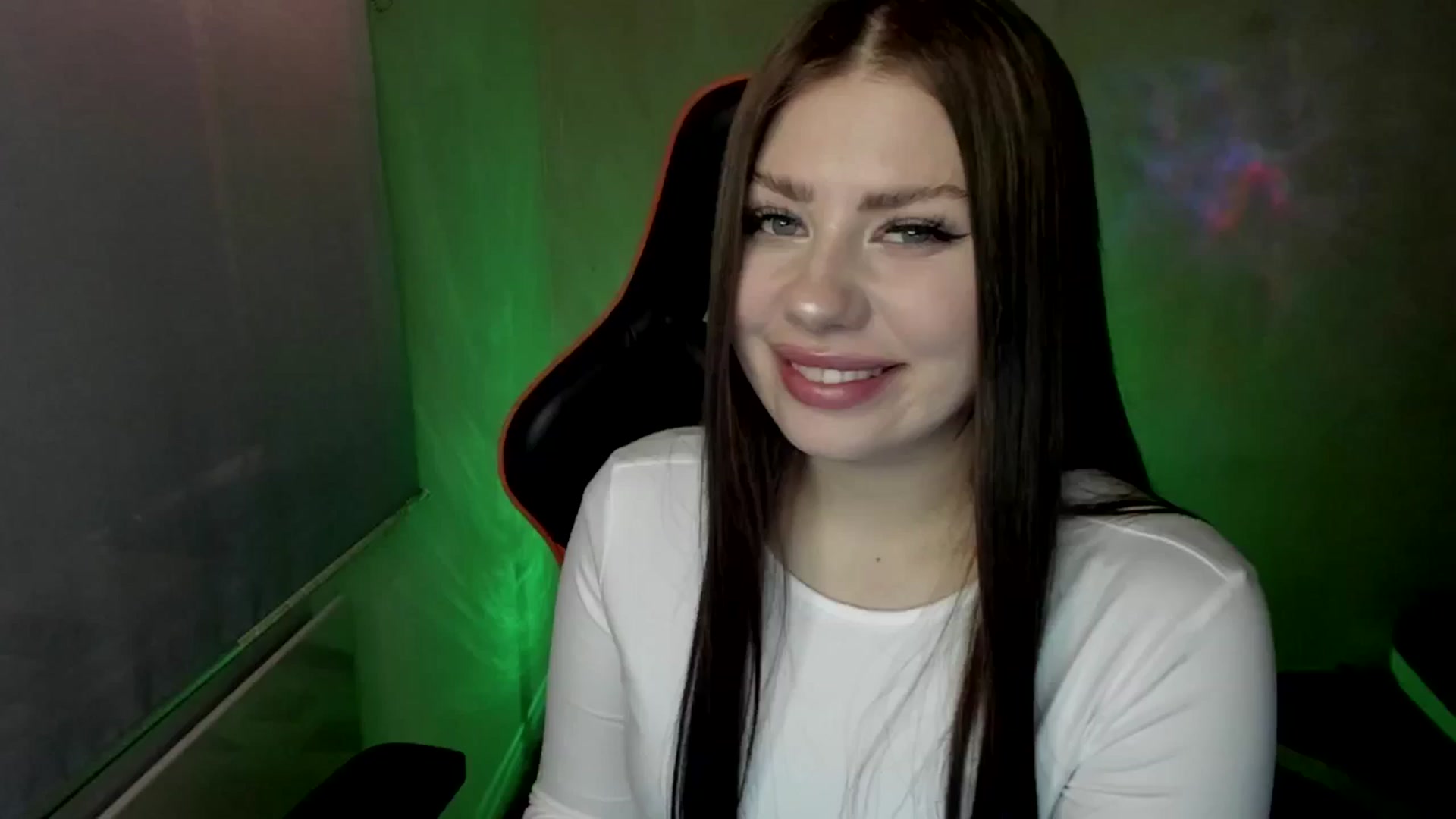 Gallery image thumbnail from FlyingDream's myfreecams stream on, 05/29/2025, 10:41 image 7 of 20
