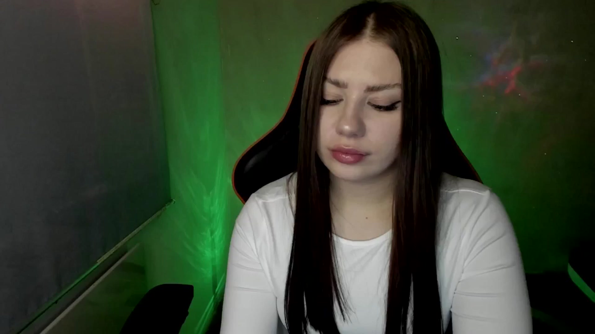 Gallery image thumbnail from FlyingDream's myfreecams stream on, 05/29/2025, 10:41 image 19 of 20