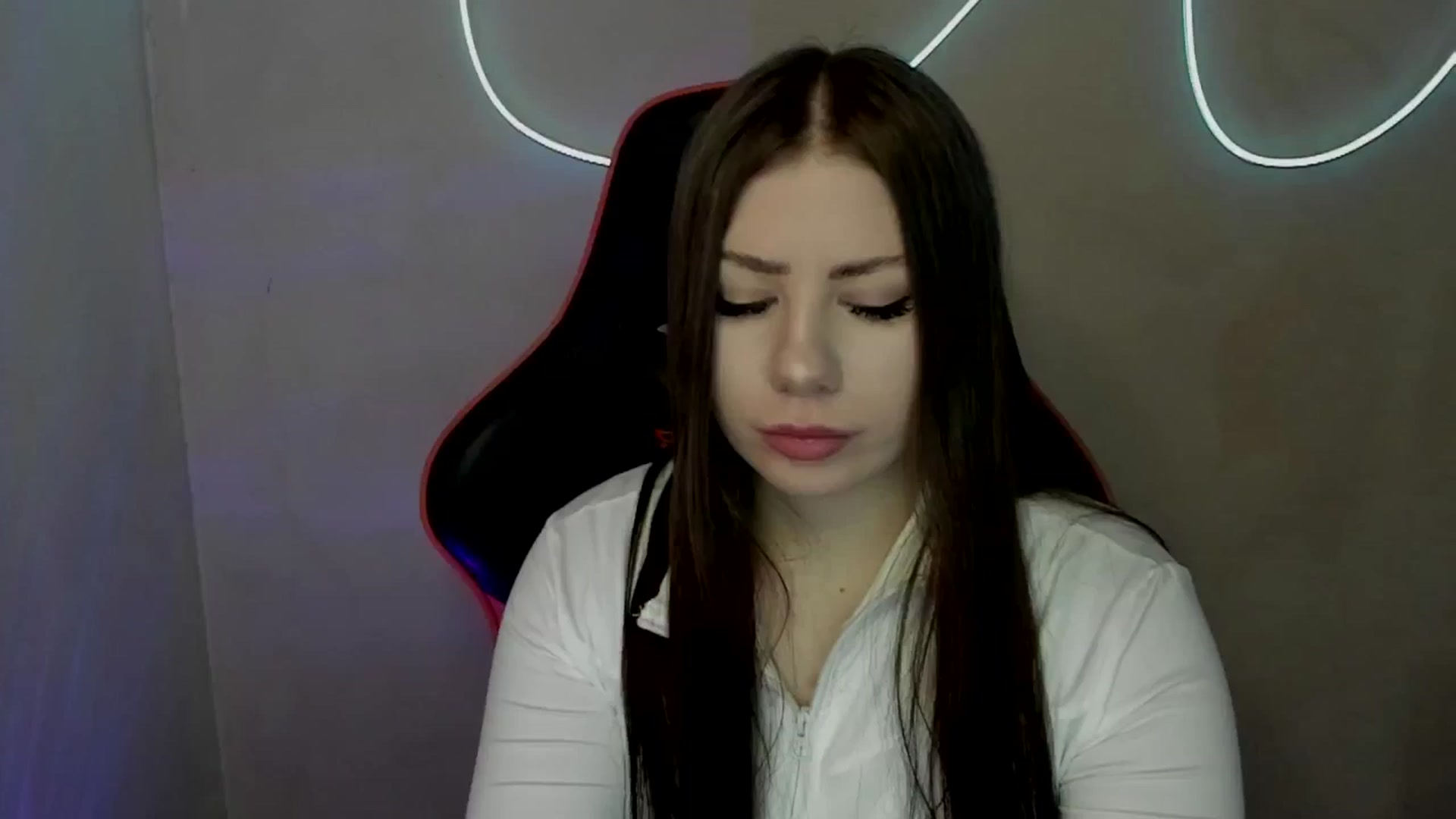 Gallery image thumbnail from FlyingDream's myfreecams stream on, 06/23/2025, 12:06 image 16 of 20