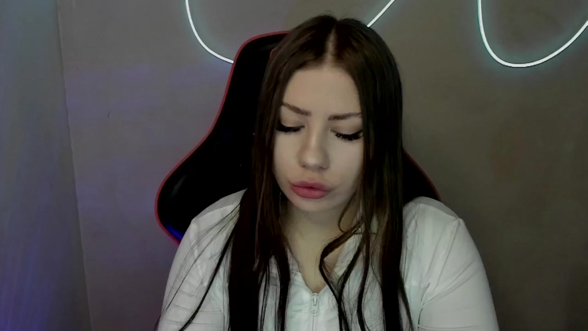 Gallery image thumbnail from FlyingDream's myfreecams stream on, 06/23/2025, 12:06 image 14 of 20