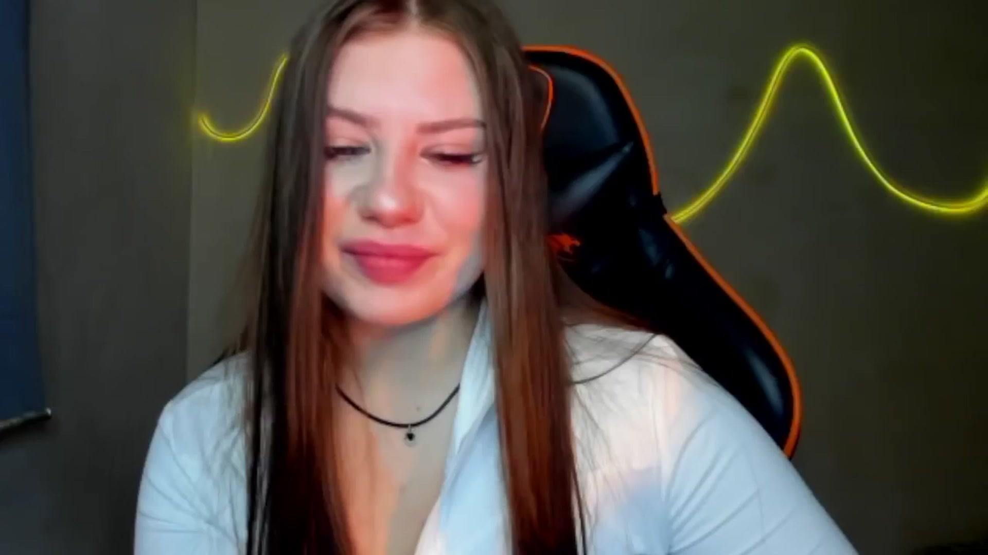 Gallery image thumbnail from FlyingDream's myfreecams stream on, 08/05/2025, 17:05 image 17 of 20