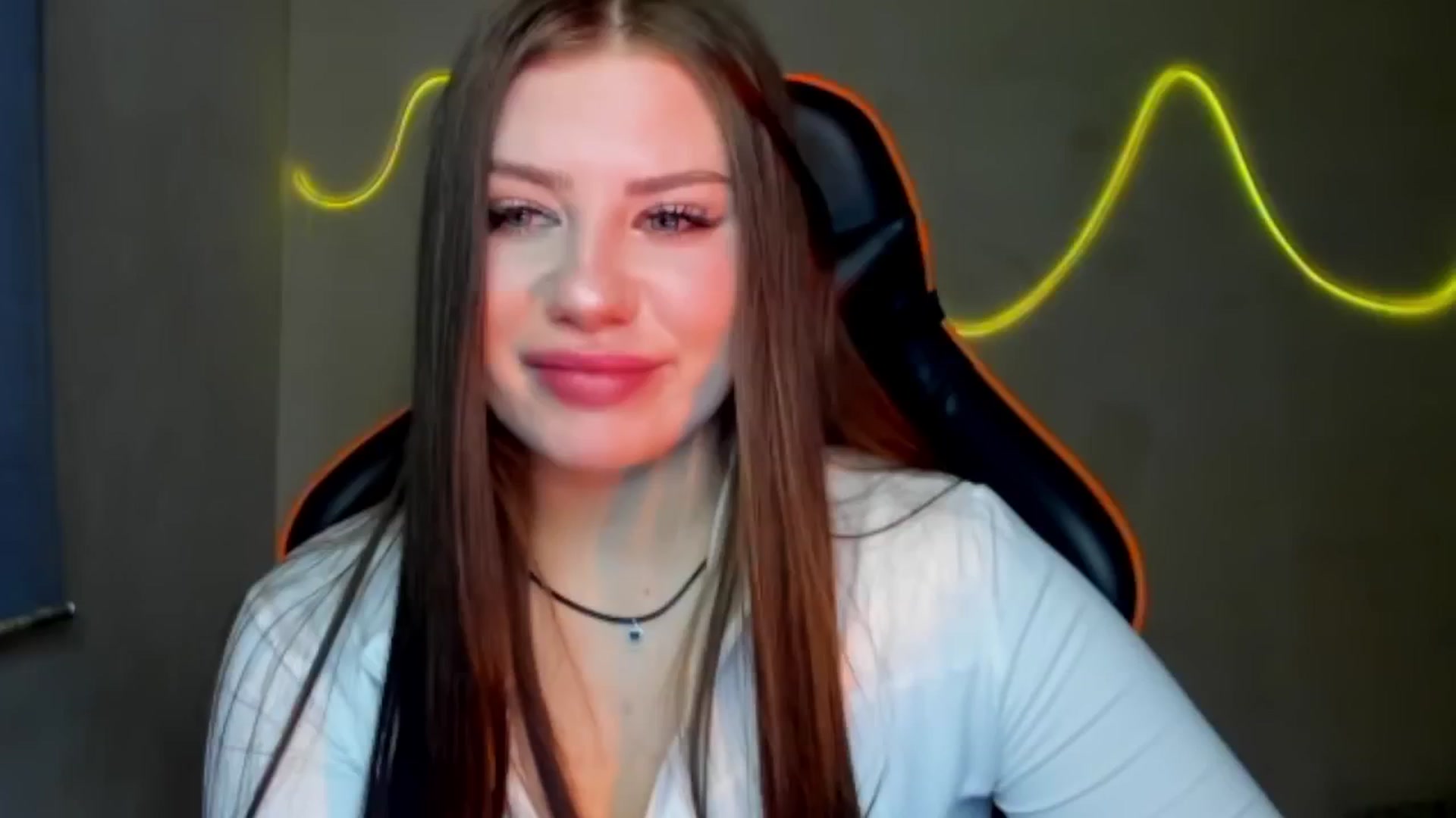 Gallery image thumbnail from FlyingDream's myfreecams stream on, 08/05/2025, 17:05 image 8 of 20