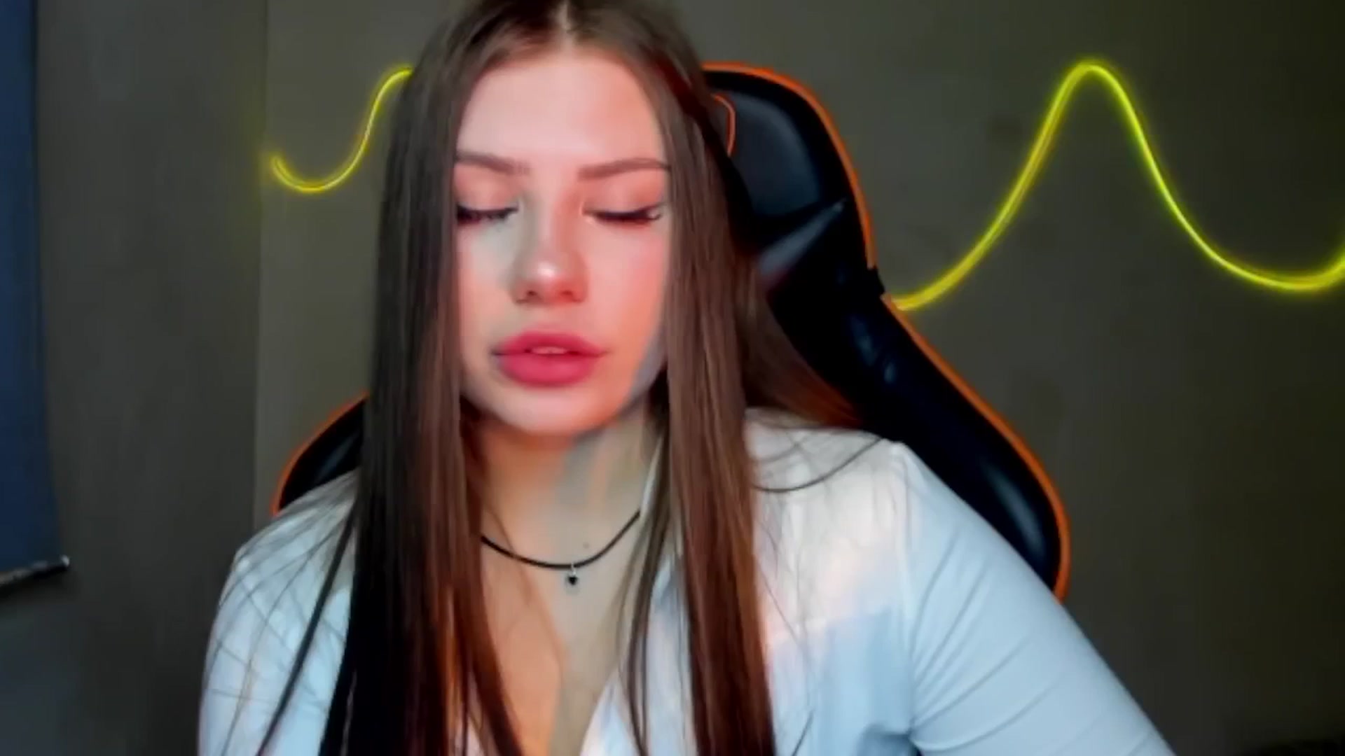Gallery image thumbnail from FlyingDream's myfreecams stream on, 08/05/2025, 17:05 image 9 of 20