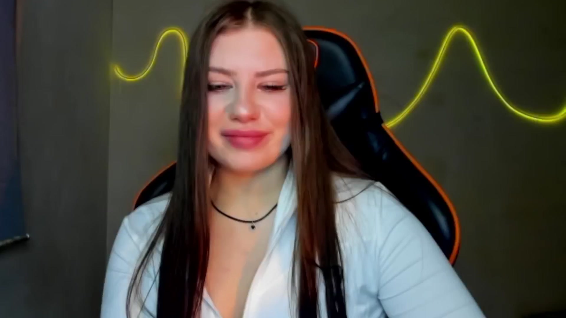 Gallery image thumbnail from FlyingDream's myfreecams stream on, 08/05/2025, 17:05 image 16 of 20