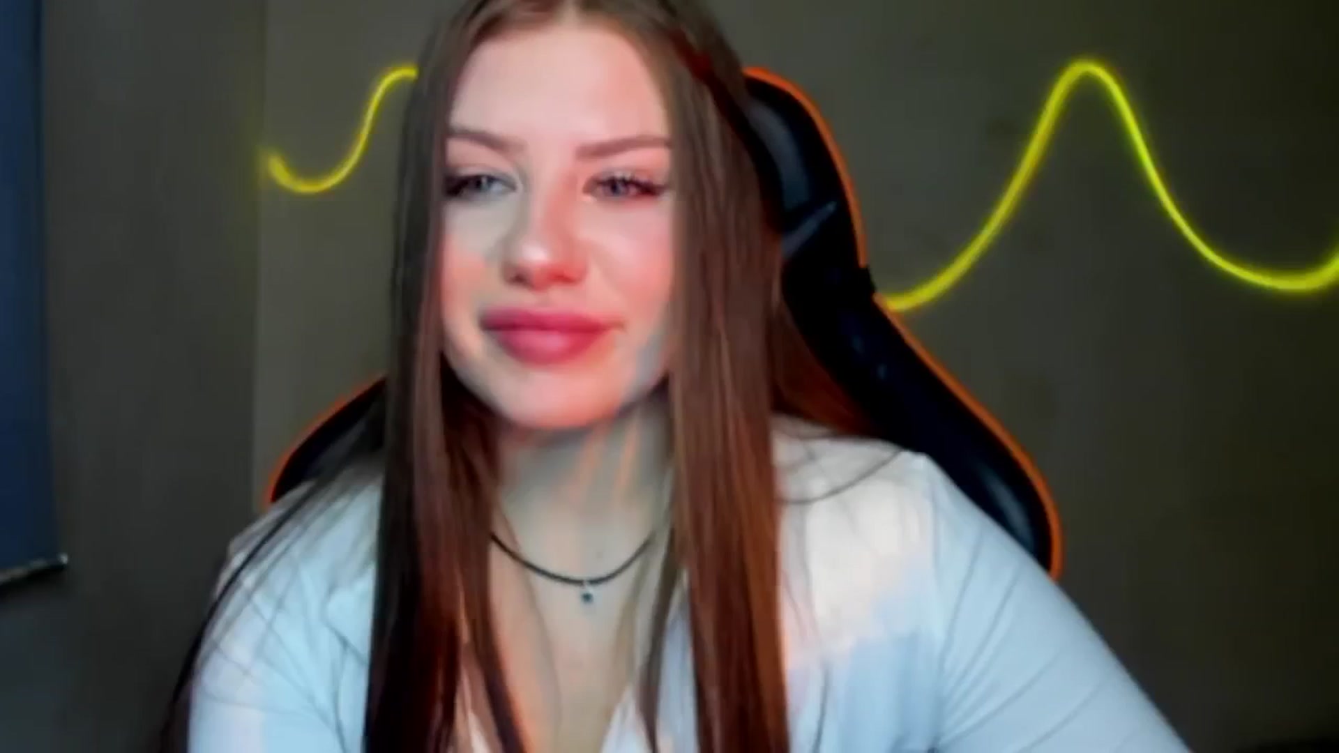 Gallery image thumbnail from FlyingDream's myfreecams stream on, 08/05/2025, 17:05 image 6 of 20