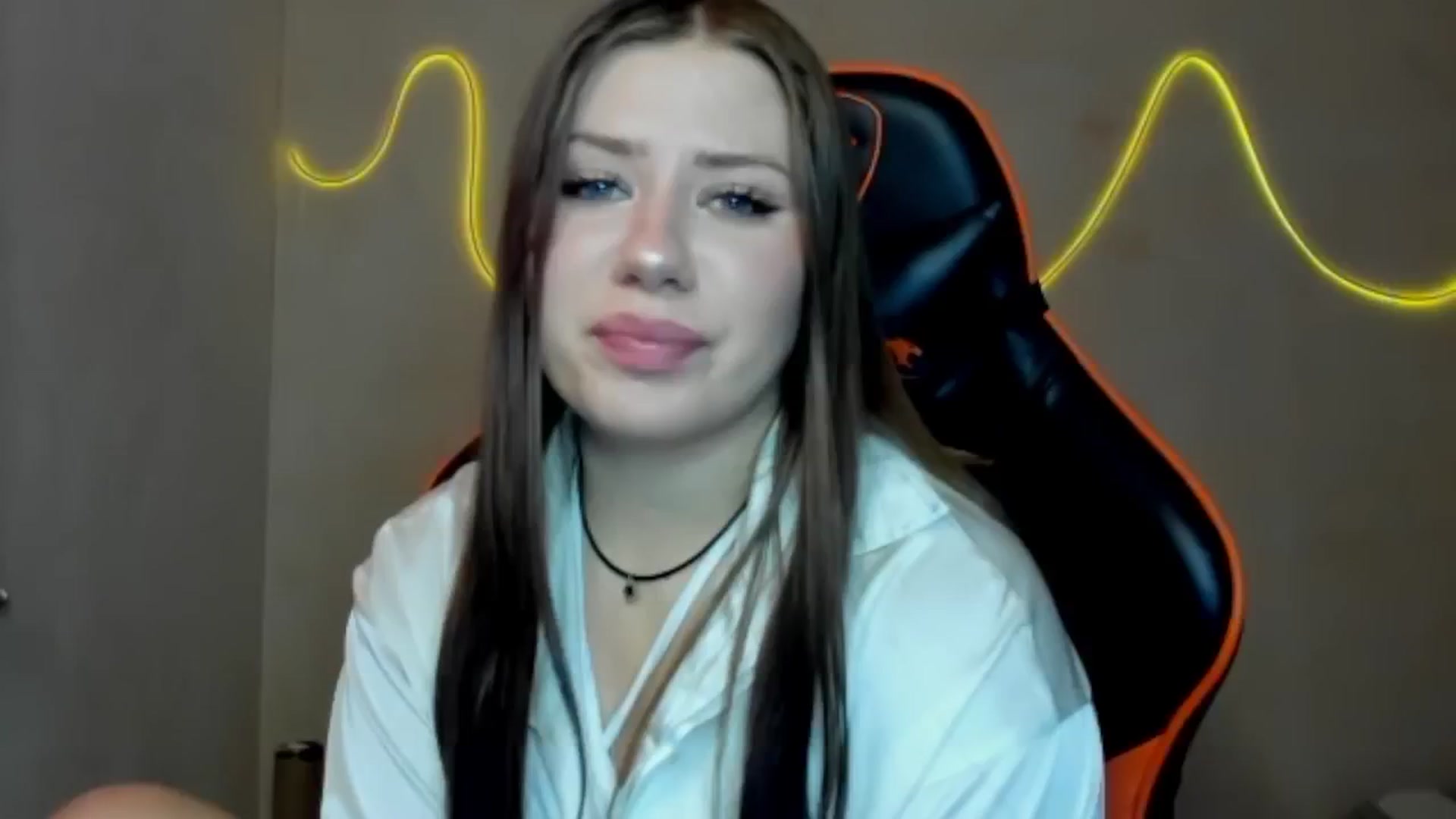 Gallery image thumbnail from FlyingDream's myfreecams stream on, 08/06/2025, 12:04 image 1 of 20