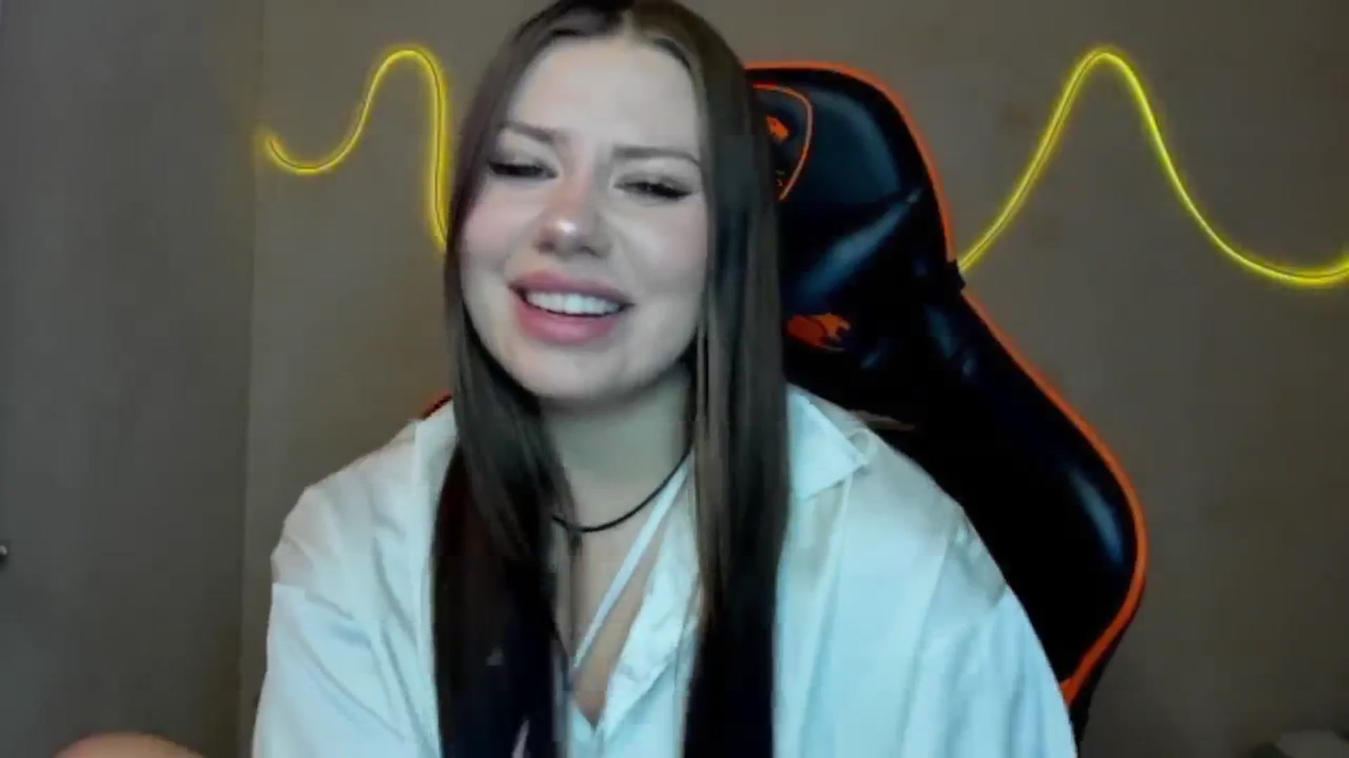 Gallery image thumbnail from FlyingDream's myfreecams stream on, 08/06/2025, 12:04 image 8 of 20