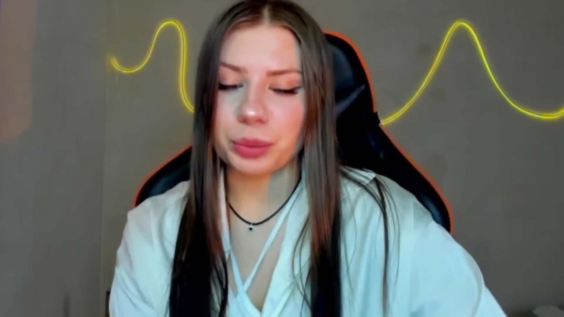 Gallery image thumbnail from FlyingDream's myfreecams stream on, 08/06/2025, 12:33 image 5 of 20