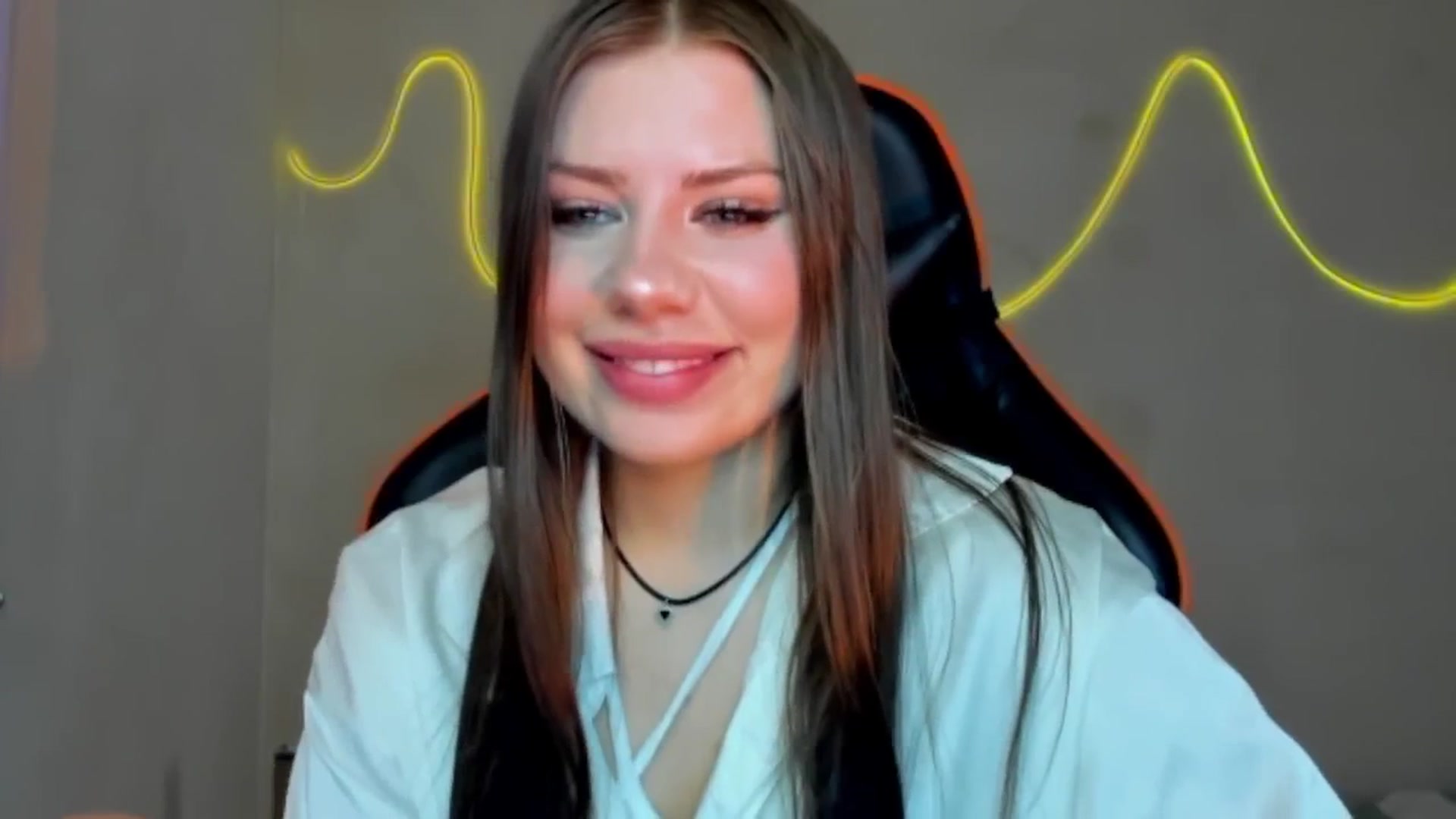 Gallery image thumbnail from FlyingDream's myfreecams stream on, 08/06/2025, 12:33 image 3 of 20