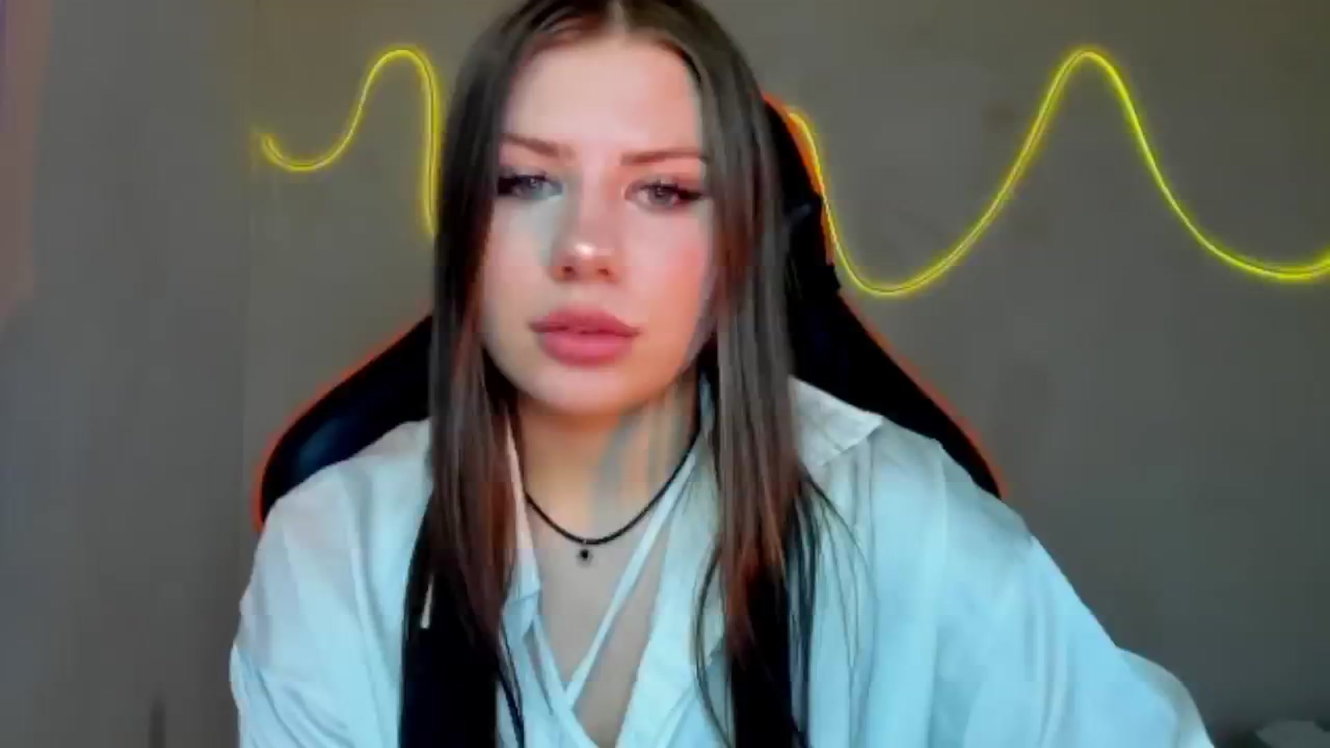 Gallery image thumbnail from FlyingDream's myfreecams stream on, 08/06/2025, 12:33 image 8 of 20