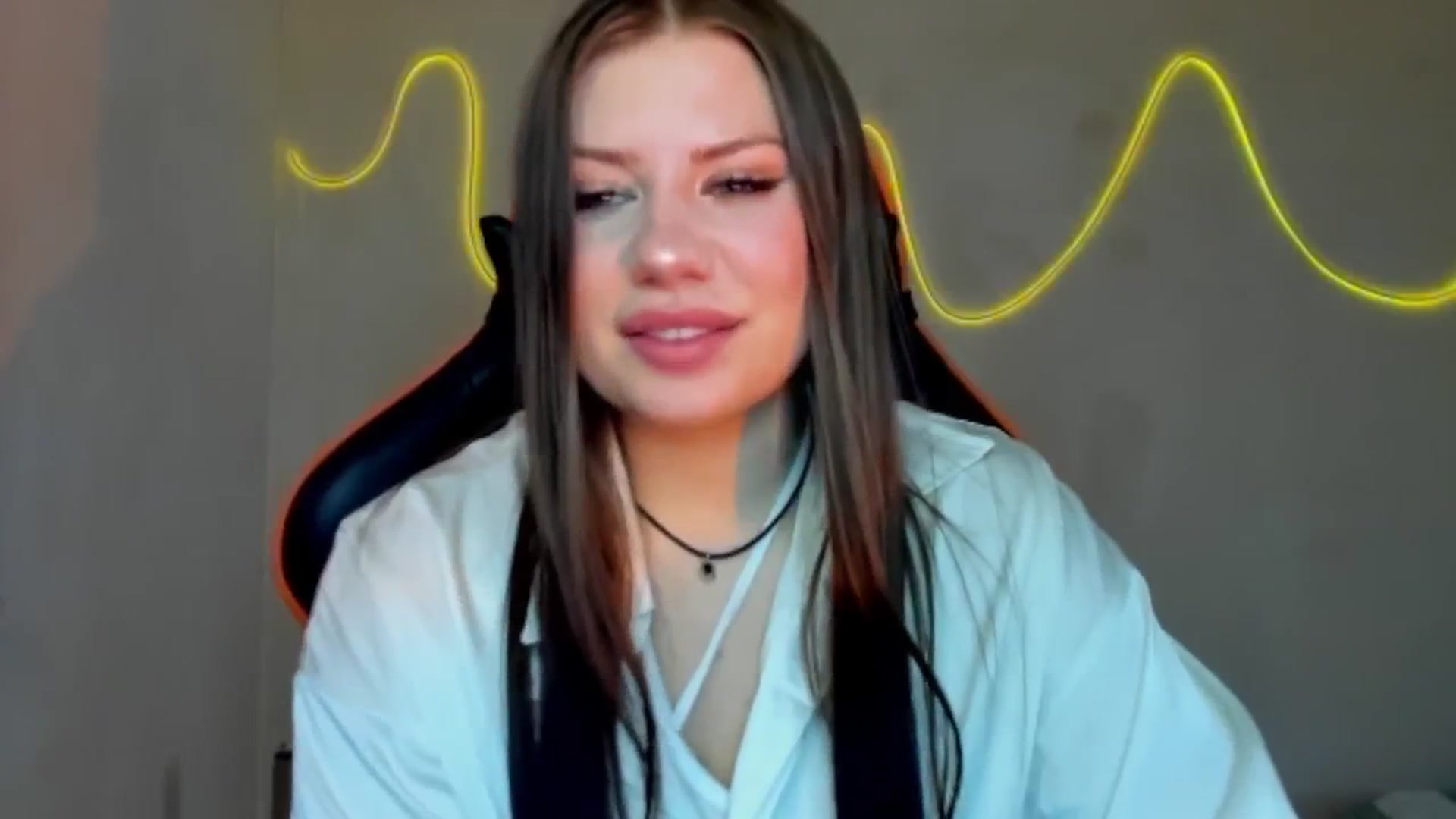 Gallery image thumbnail from FlyingDream's myfreecams stream on, 08/06/2025, 12:33 image 7 of 20