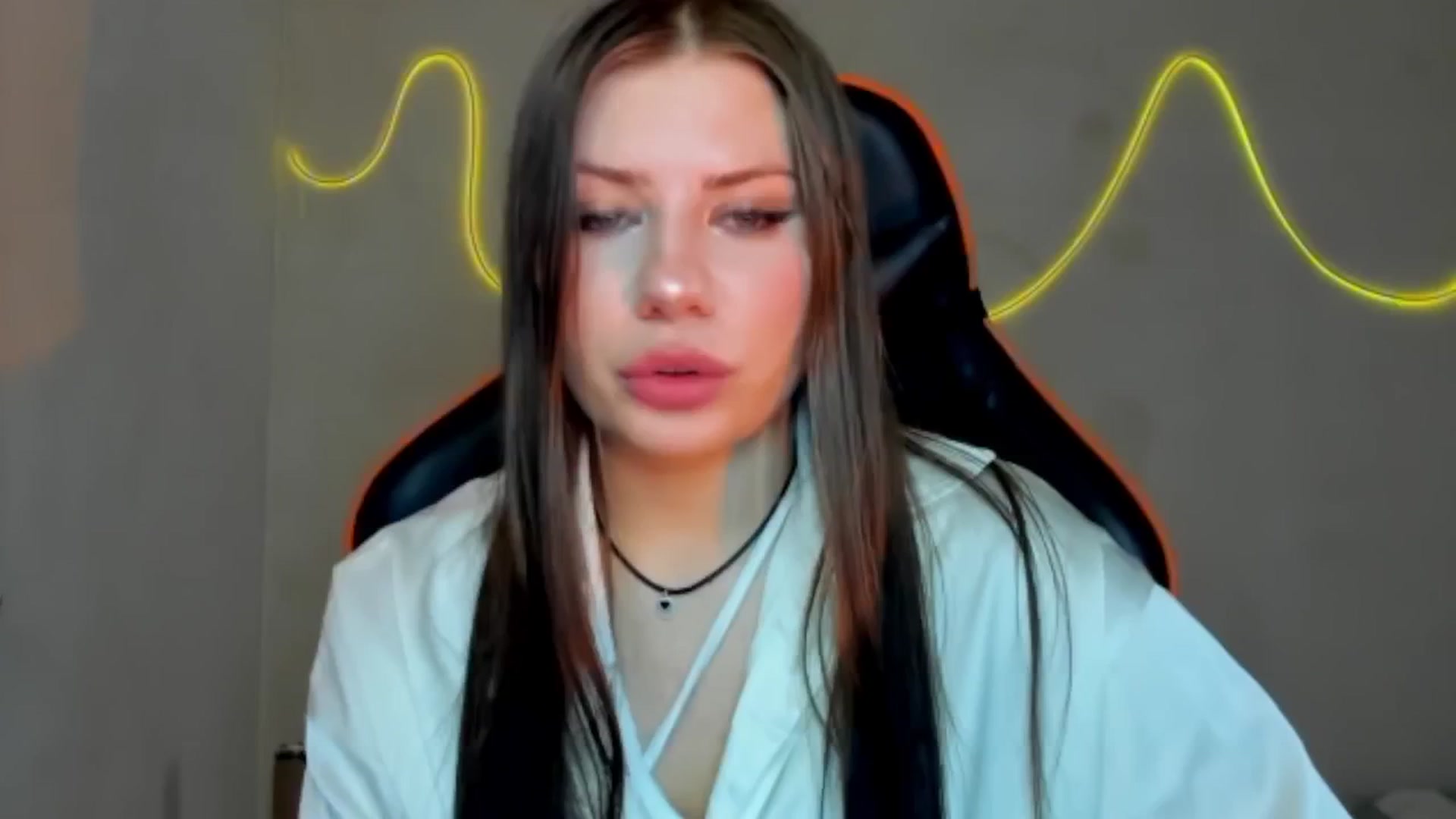 Gallery image thumbnail from FlyingDream's myfreecams stream on, 08/06/2025, 12:33 image 4 of 20
