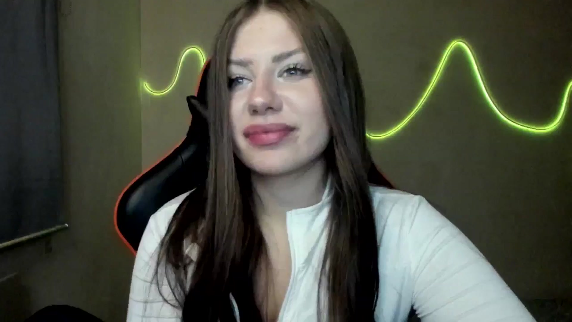 Gallery image thumbnail from FlyingDream's myfreecams stream on, 08/12/2025, 17:20 image 18 of 20