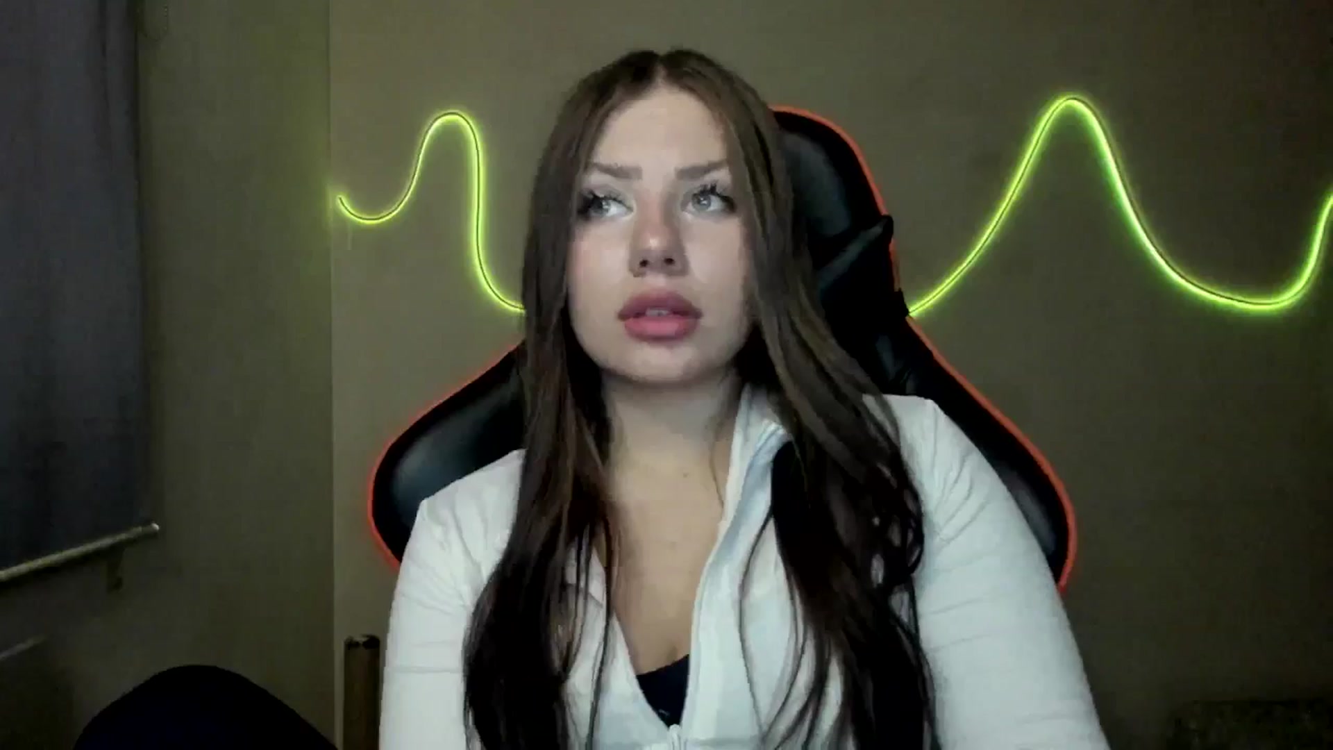 Gallery image thumbnail from FlyingDream's myfreecams stream on, 08/12/2025, 17:20 image 10 of 20
