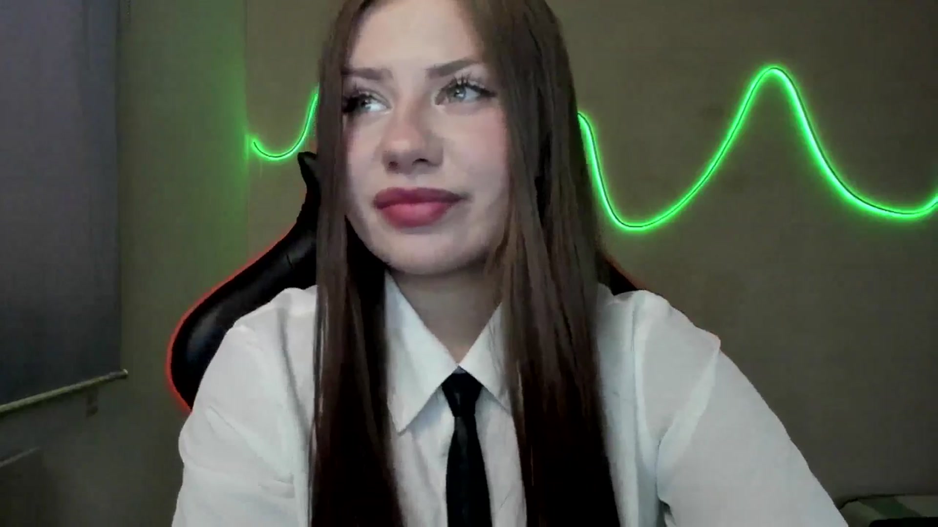 Gallery image thumbnail from FlyingDream's myfreecams stream on, 08/19/2025, 16:42 image 4 of 20