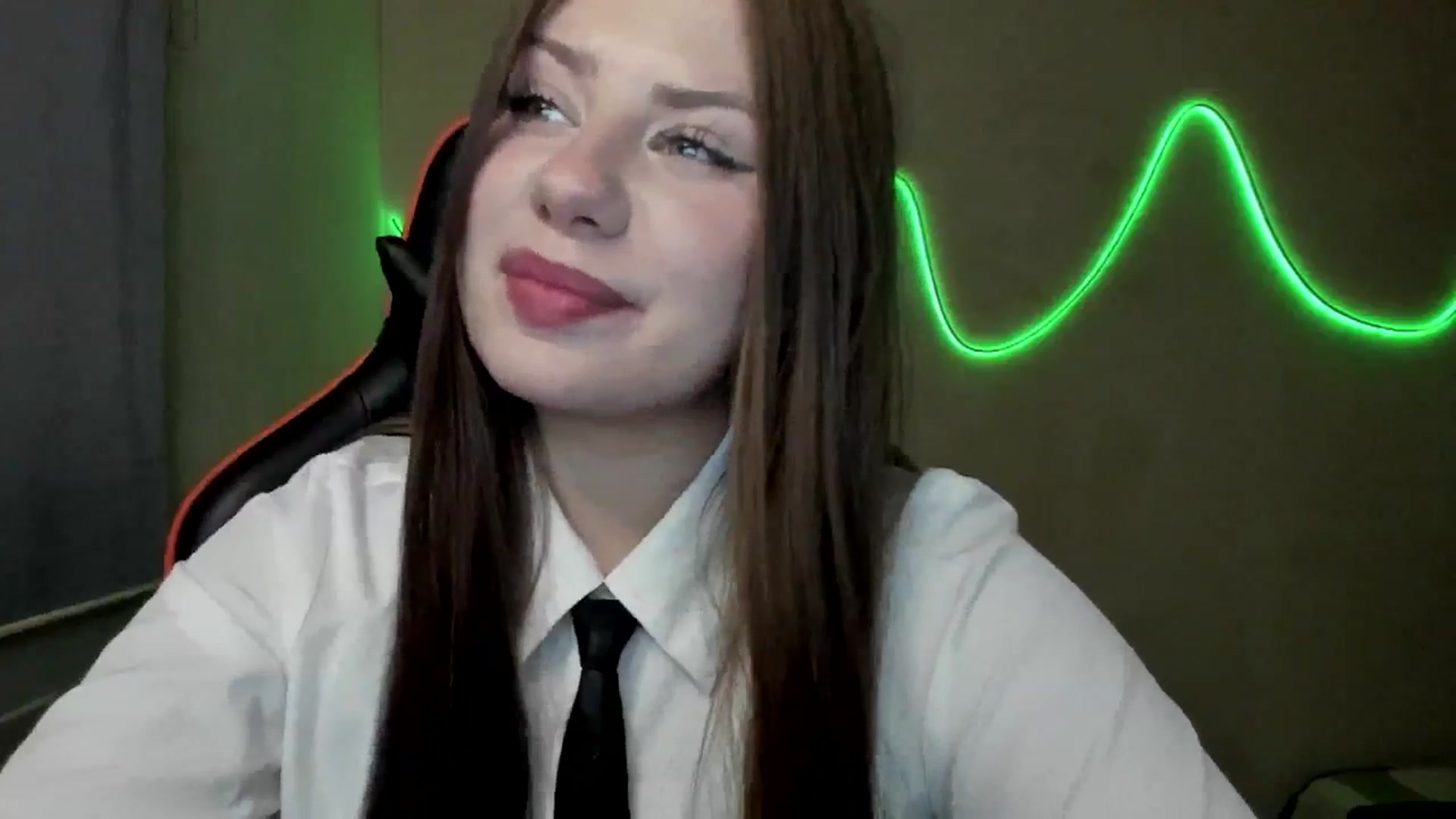 Gallery image thumbnail from FlyingDream's myfreecams stream on, 08/19/2025, 16:42 image 14 of 20