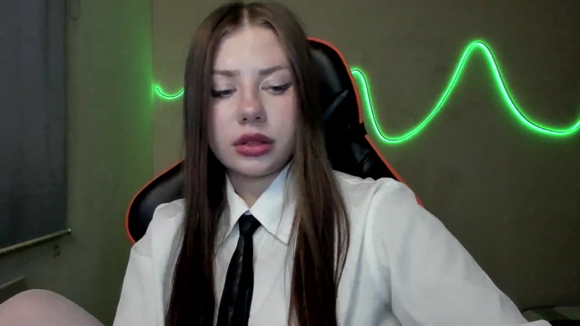 Gallery image thumbnail from FlyingDream's myfreecams stream on, 08/19/2025, 16:42 image 16 of 20