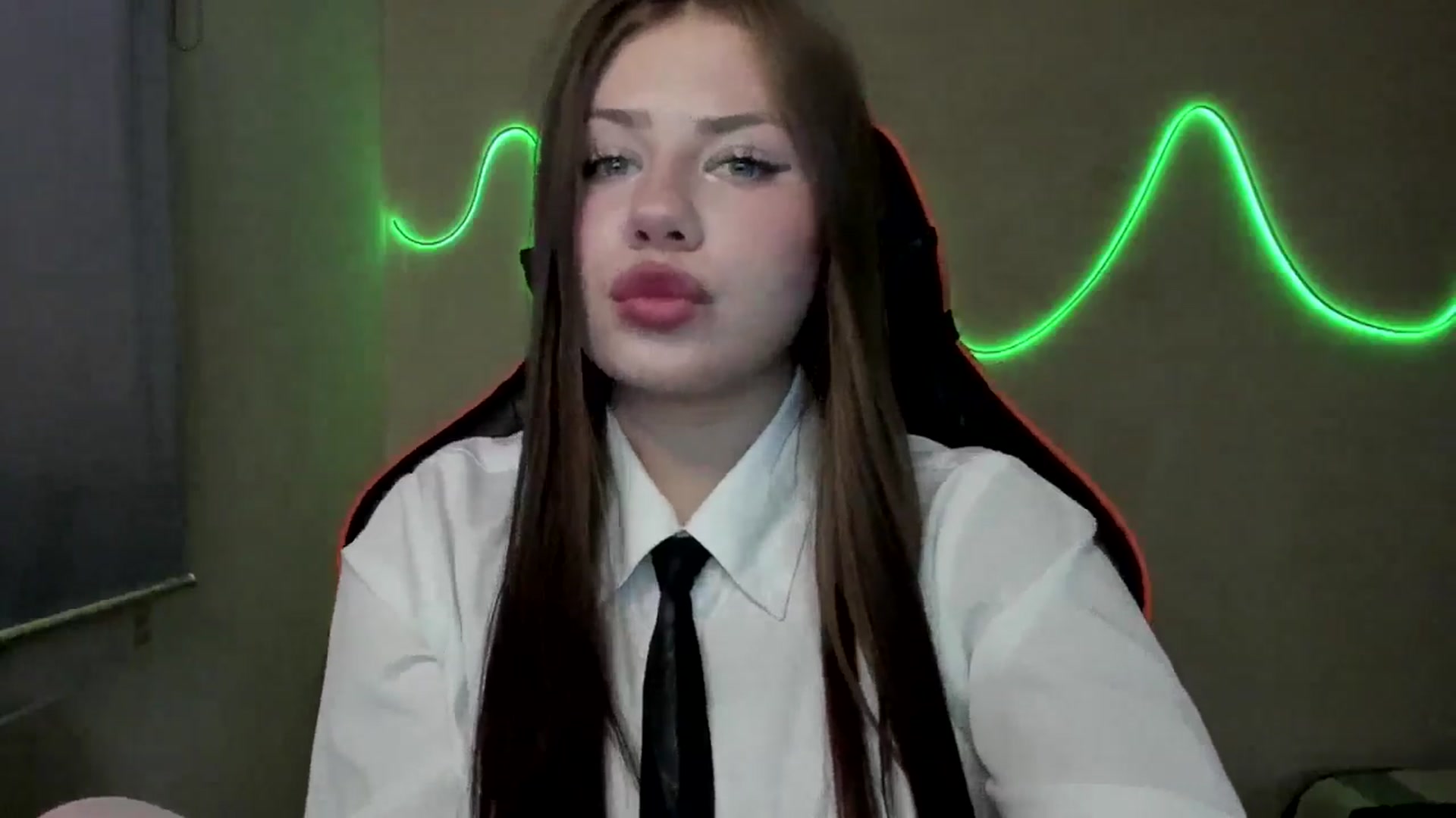 Gallery image thumbnail from FlyingDream's myfreecams stream on, 08/19/2025, 16:42 image 8 of 20