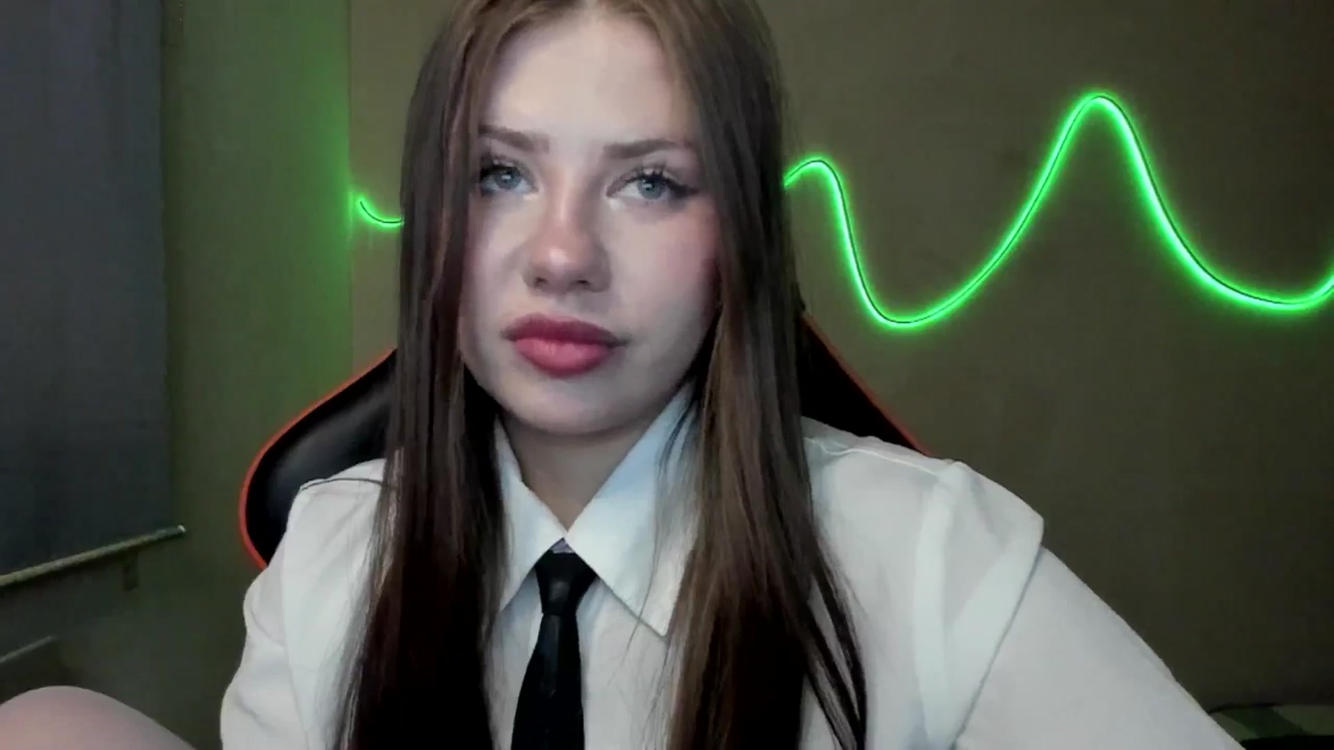 Gallery image thumbnail from FlyingDream's myfreecams stream on, 08/19/2025, 16:42 image 17 of 20