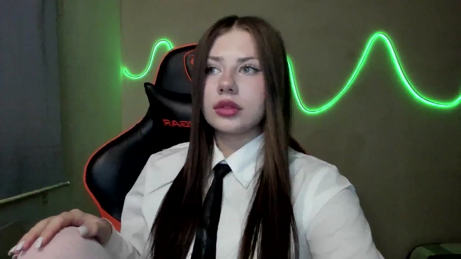 Gallery image thumbnail from FlyingDream's myfreecams stream on, 08/19/2025, 16:42 image 18 of 20