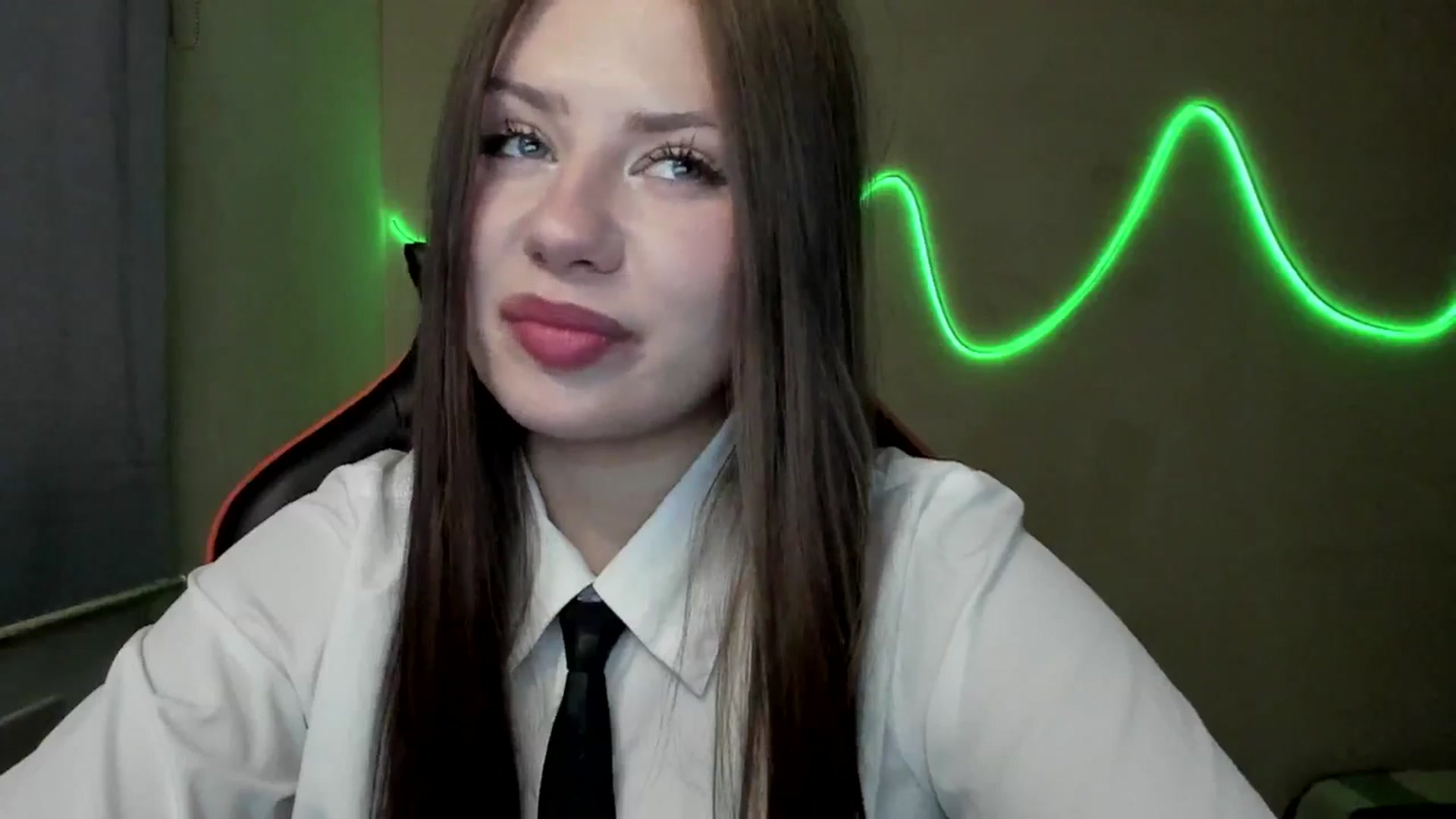 Gallery image thumbnail from FlyingDream's myfreecams stream on, 08/19/2025, 16:42 image 15 of 20