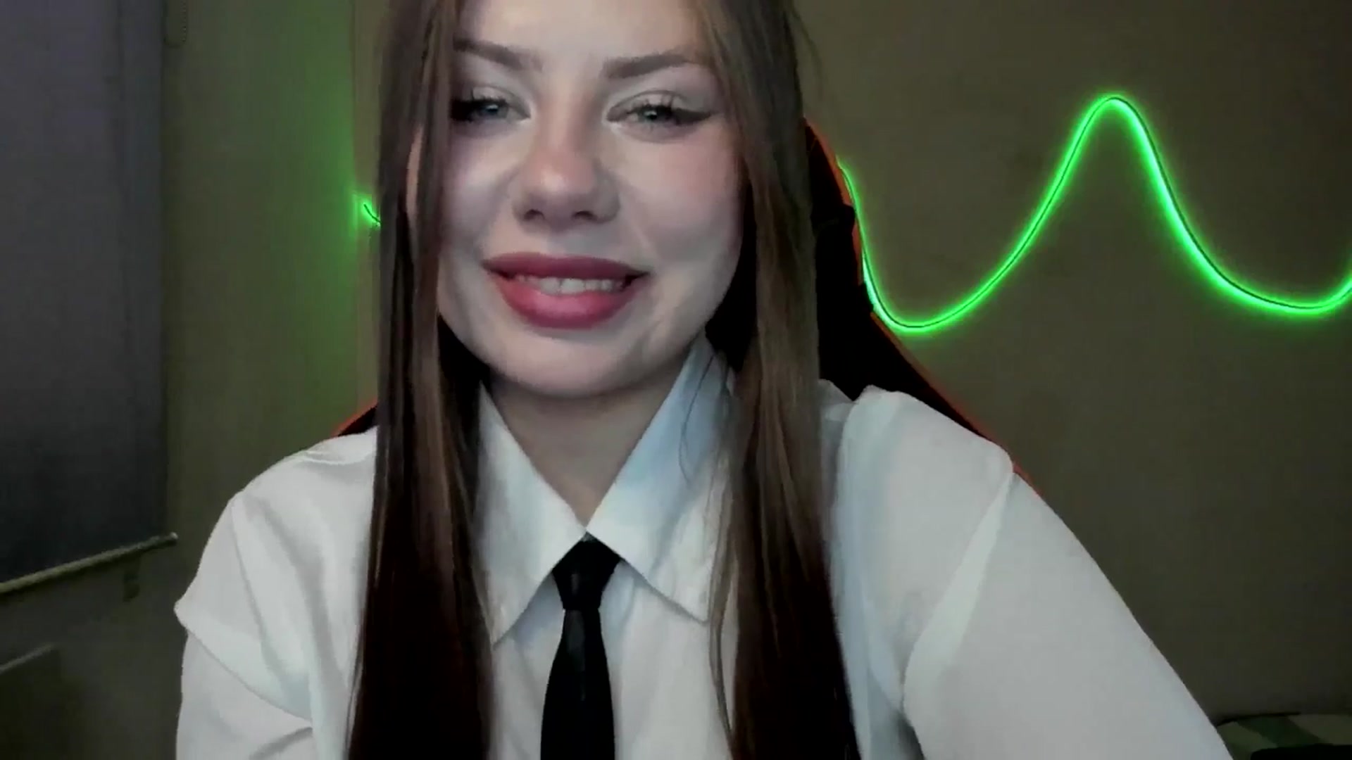 Gallery image thumbnail from FlyingDream's myfreecams stream on, 08/19/2025, 16:42 image 7 of 20
