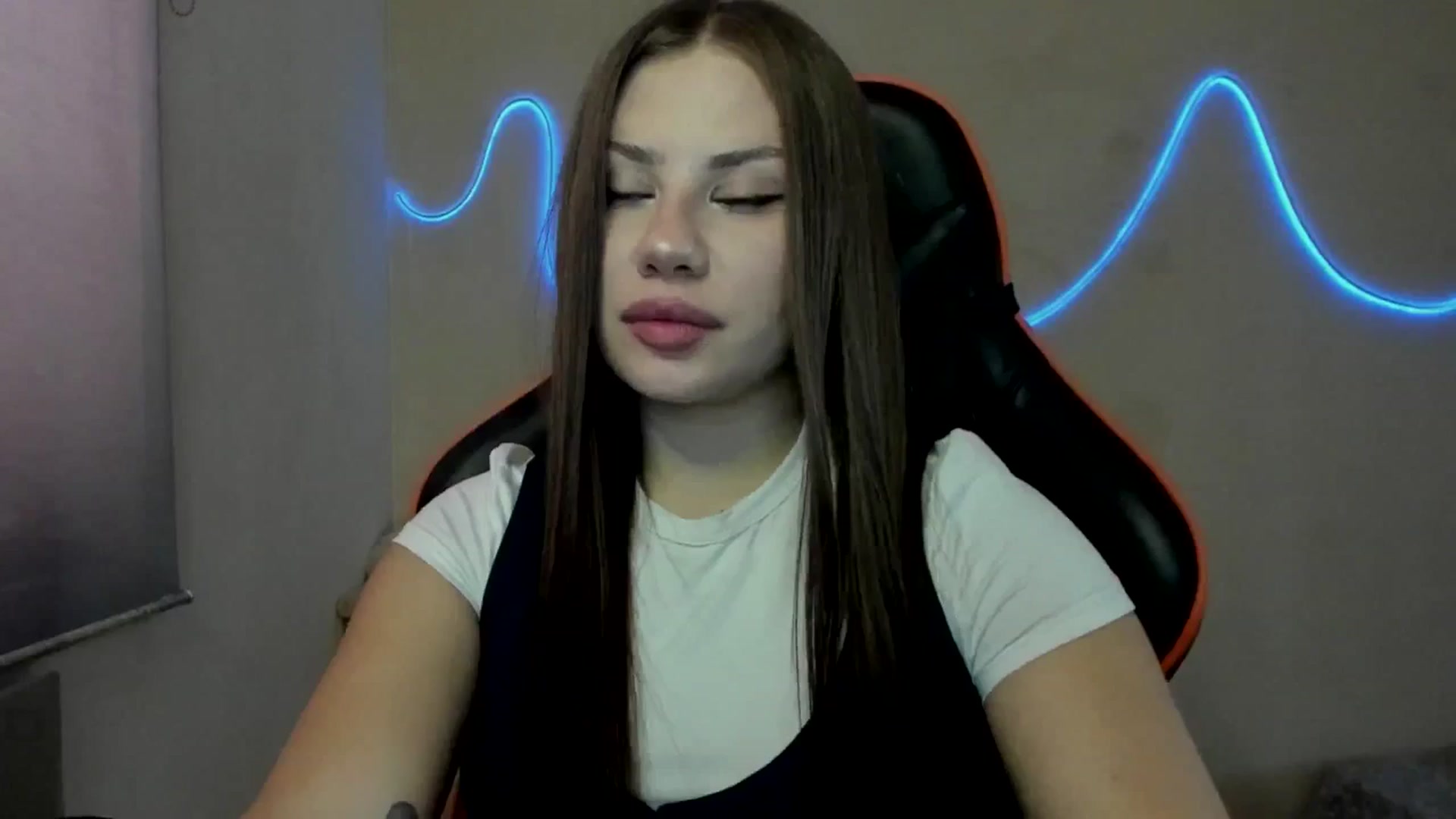 Gallery image thumbnail from FlyingDream's myfreecams stream on, 08/29/2025, 12:24 image 10 of 20