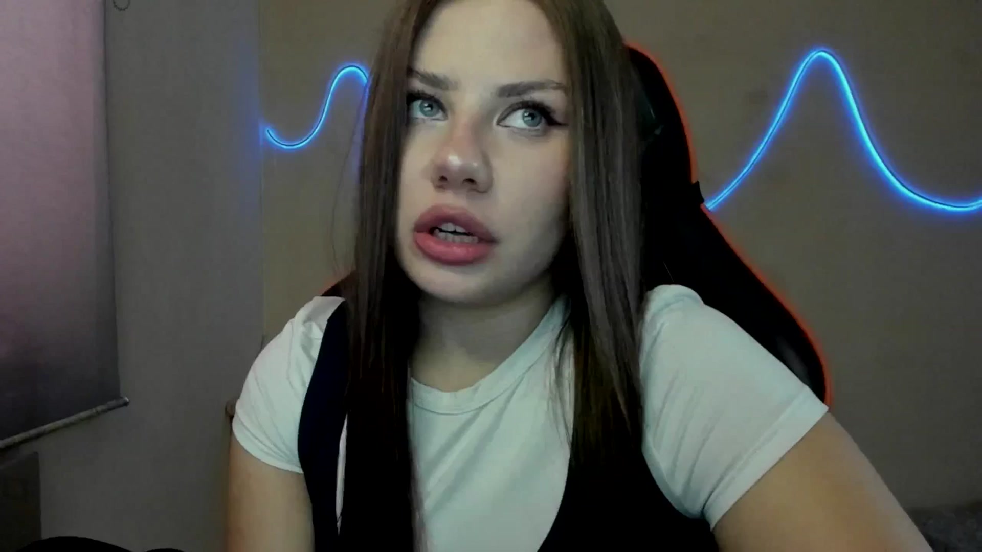 Gallery image thumbnail from FlyingDream's myfreecams stream on, 08/29/2025, 12:24 image 8 of 20