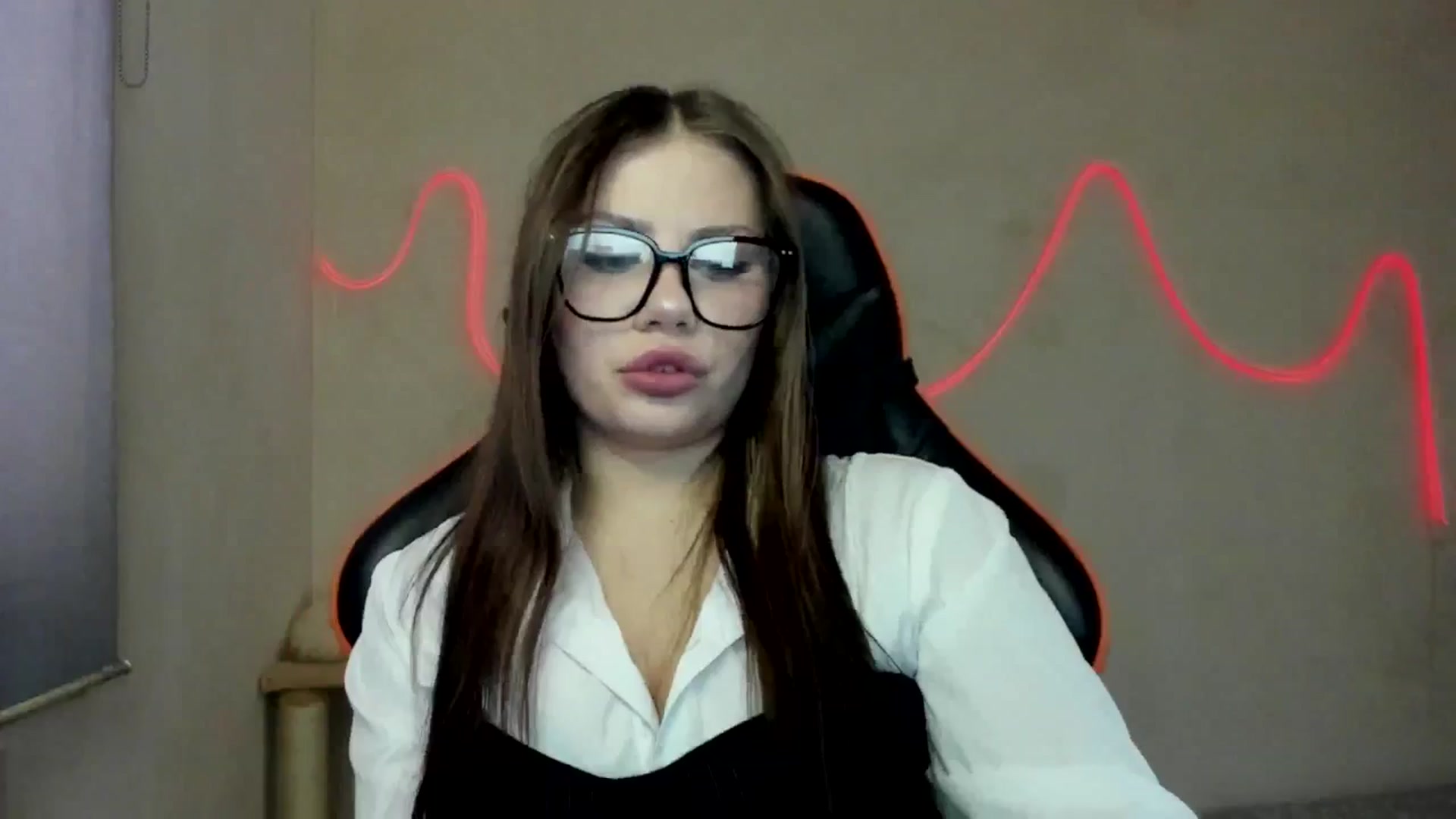 Gallery image thumbnail from FlyingDream's myfreecams stream on, 09/06/2025, 12:06 image 12 of 20