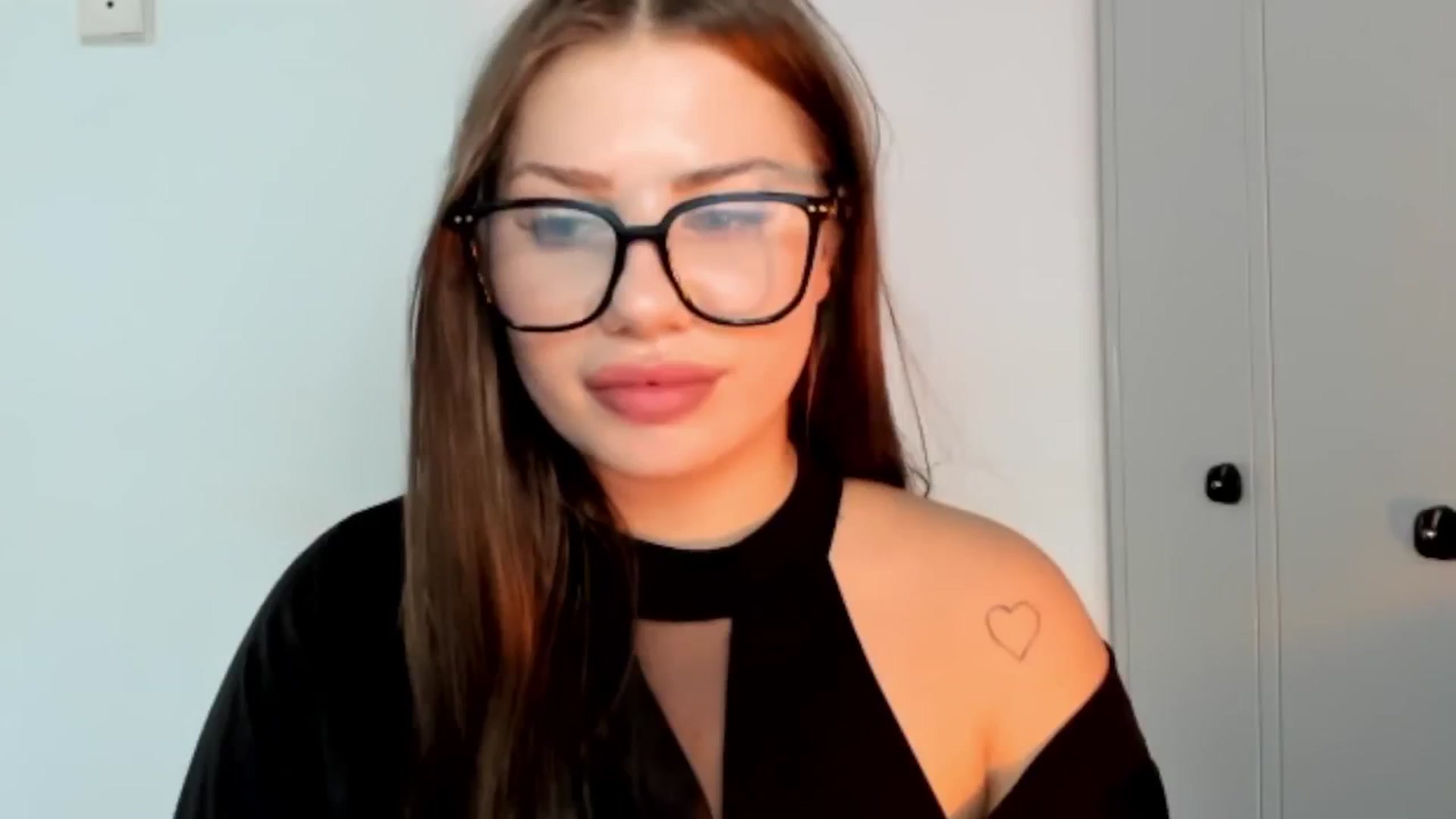 Gallery image thumbnail from FlyingDream's myfreecams stream on, 10/04/2025, 13:46 image 4 of 20