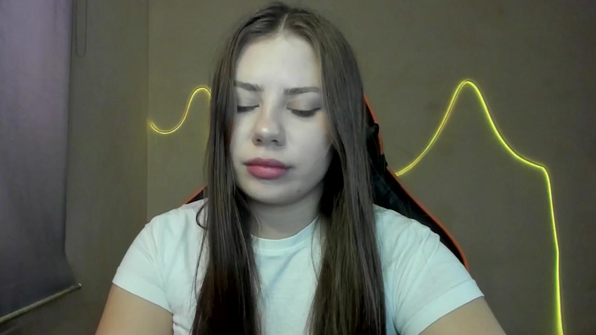 Gallery image thumbnail from FlyingDream's myfreecams stream on, 10/25/2025, 13:08 image 12 of 20