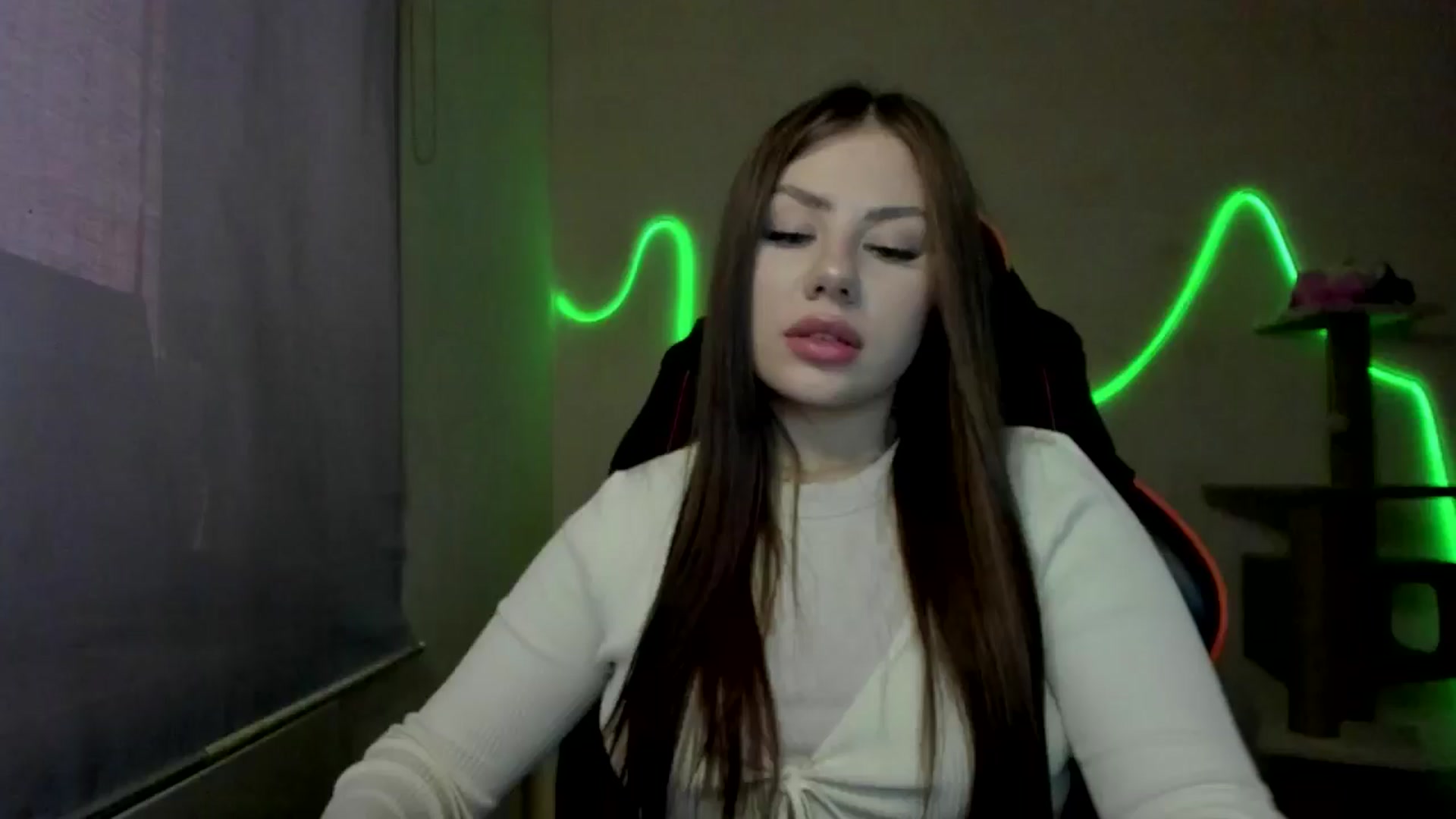 Gallery image thumbnail from FlyingDream's myfreecams stream on, 11/05/2025, 13:35 image 17 of 20