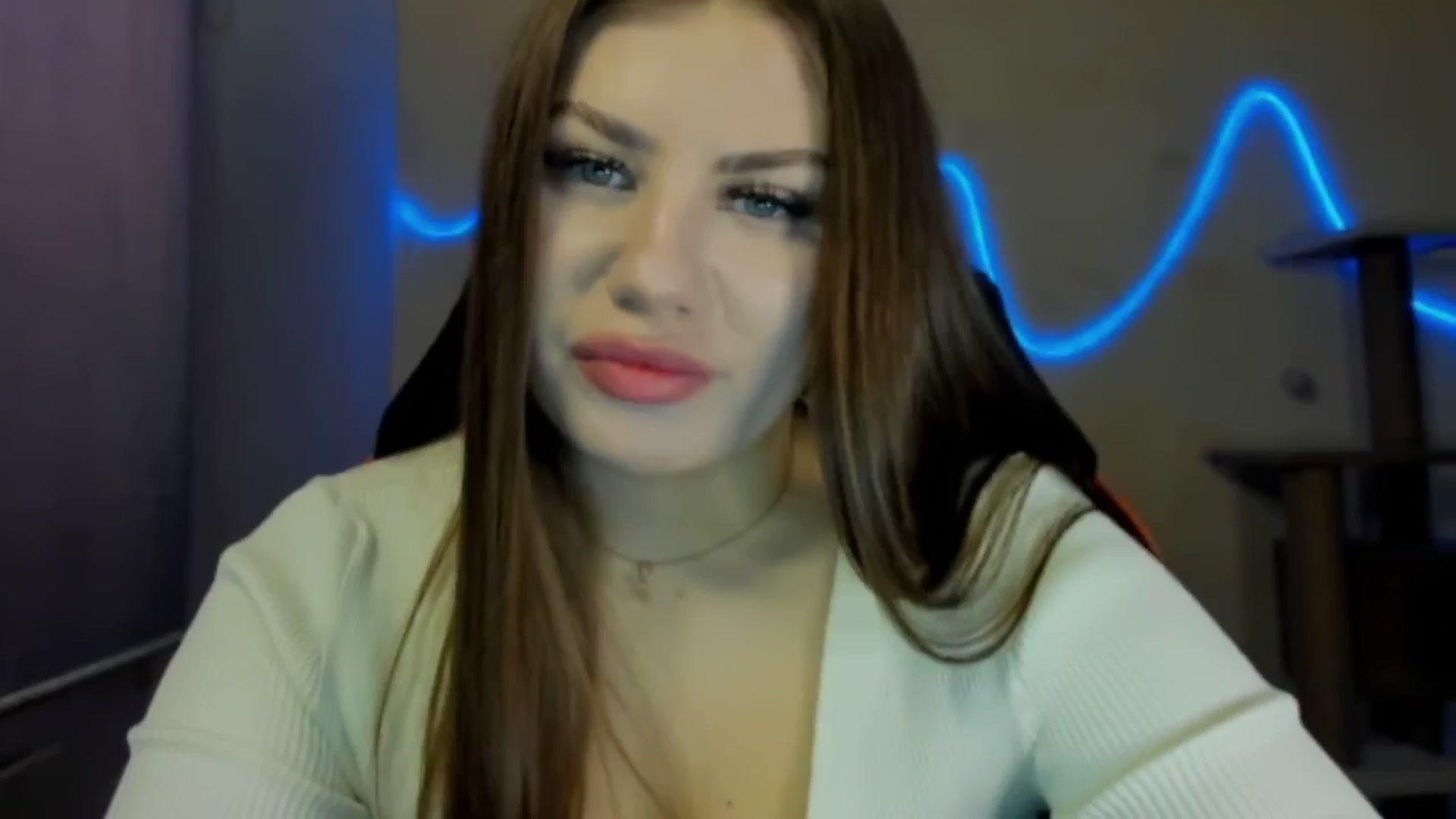 Gallery image thumbnail from FlyingDream's myfreecams stream on, 11/10/2025, 10:01 image 12 of 20