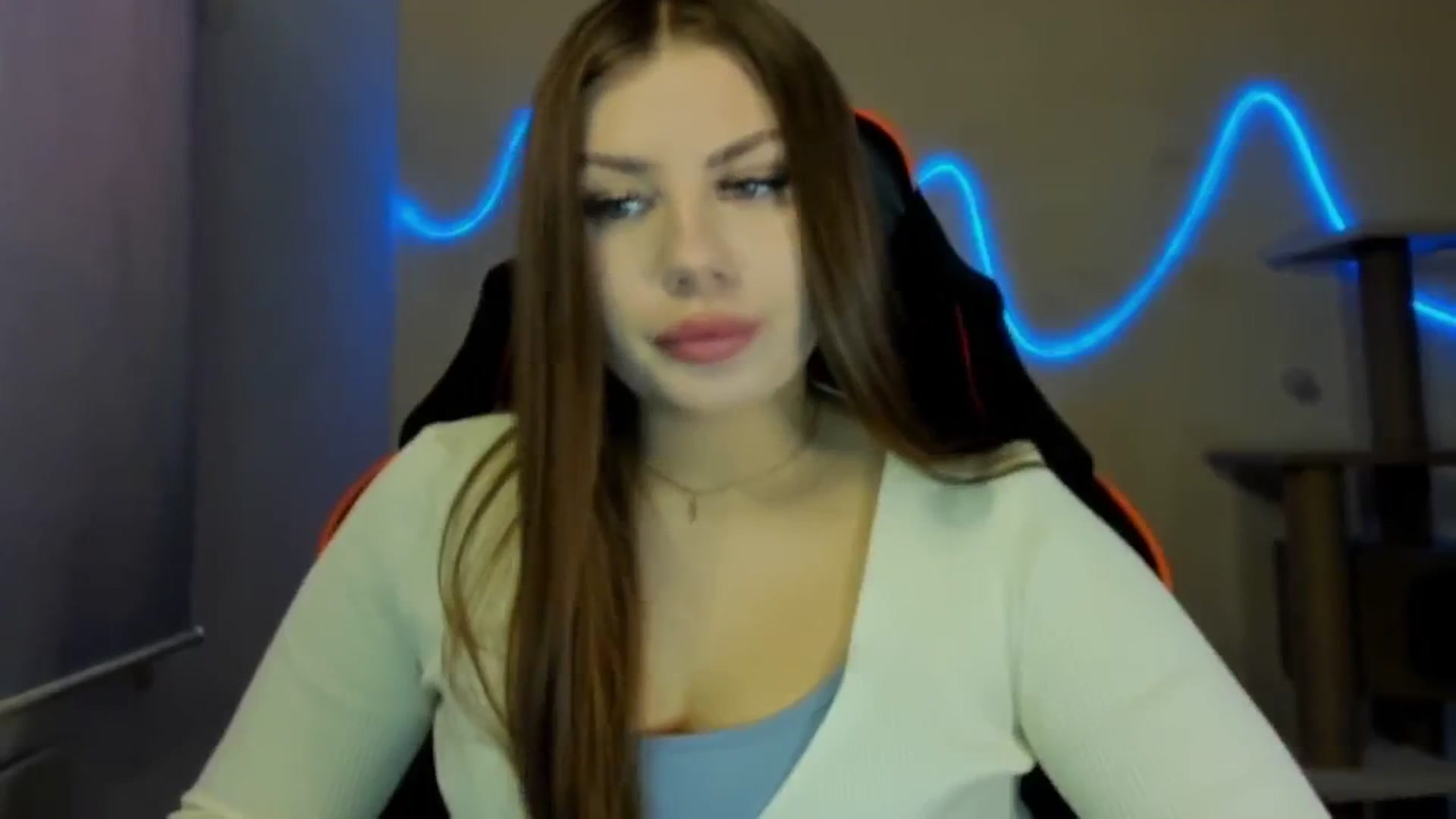Gallery image thumbnail from FlyingDream's myfreecams stream on, 11/10/2025, 10:01 image 9 of 20