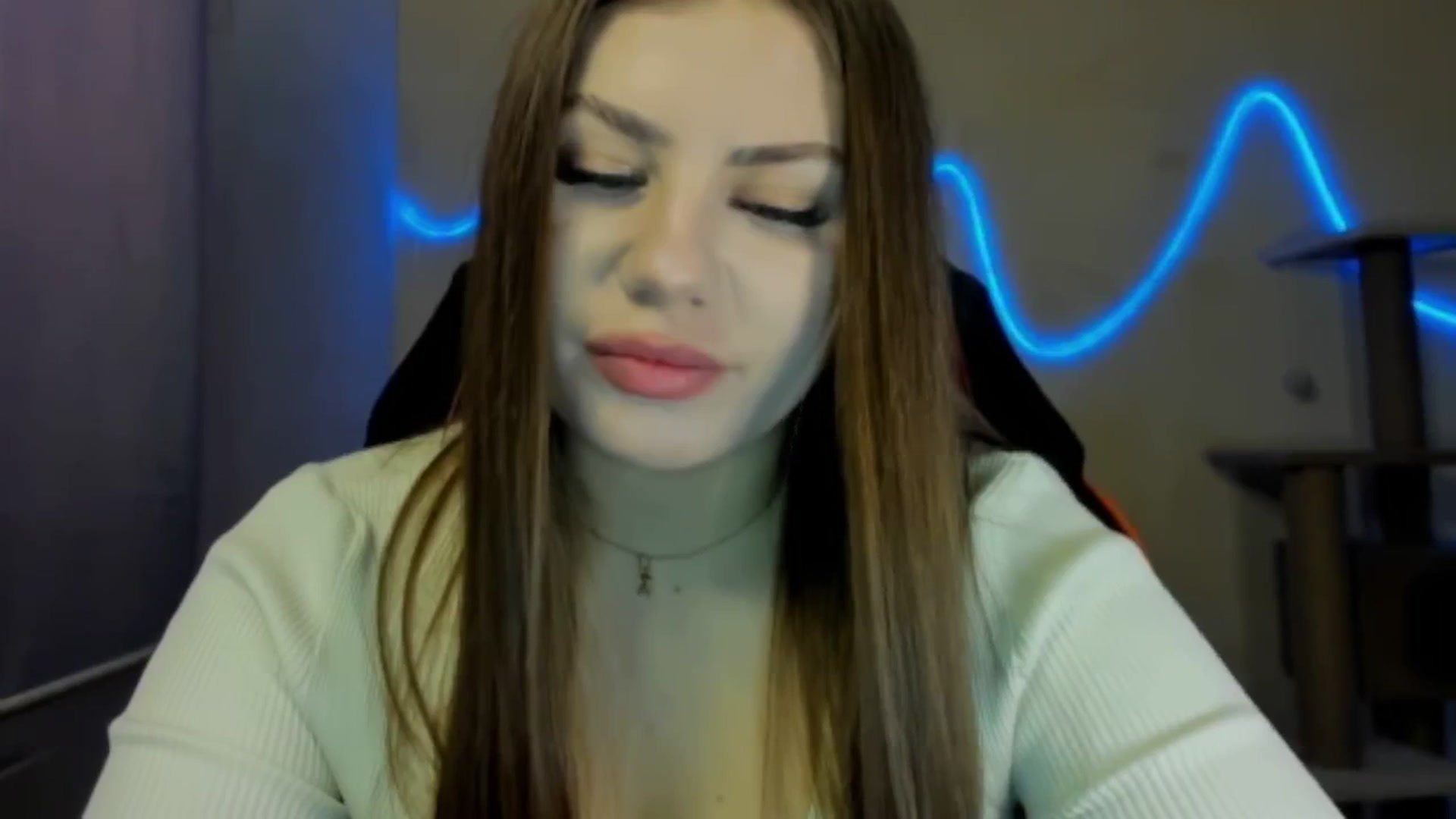 Gallery image thumbnail from FlyingDream's myfreecams stream on, 11/10/2025, 10:01 image 8 of 20