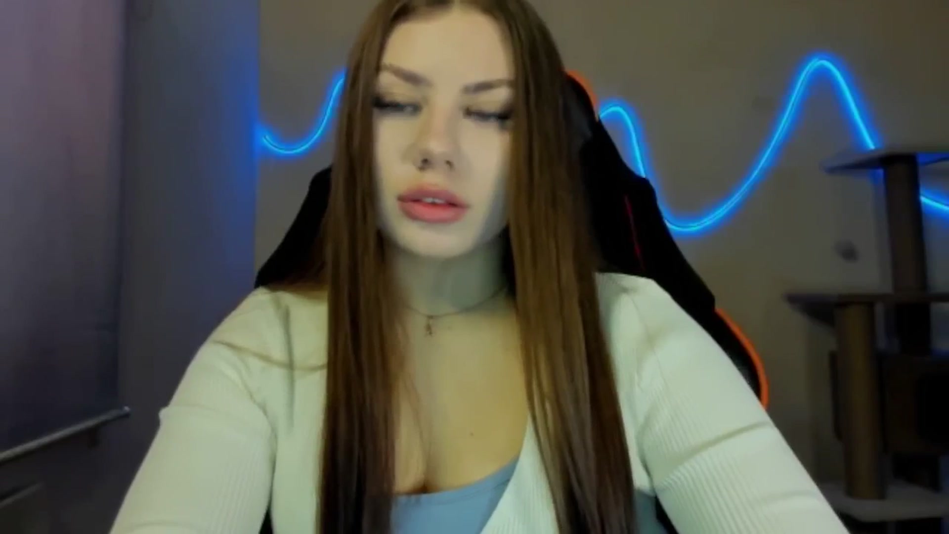 Gallery image thumbnail from FlyingDream's myfreecams stream on, 11/10/2025, 10:01 image 17 of 20