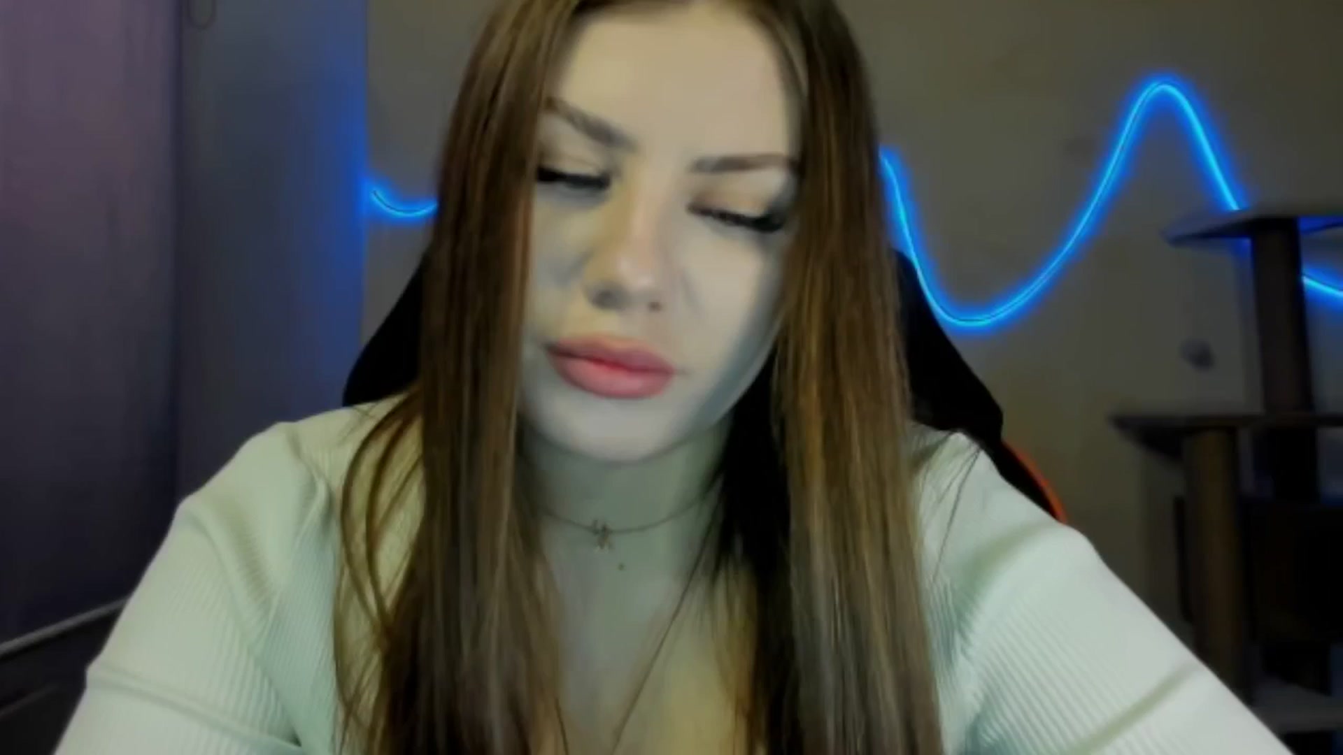 Gallery image thumbnail from FlyingDream's myfreecams stream on, 11/10/2025, 10:01 image 5 of 20