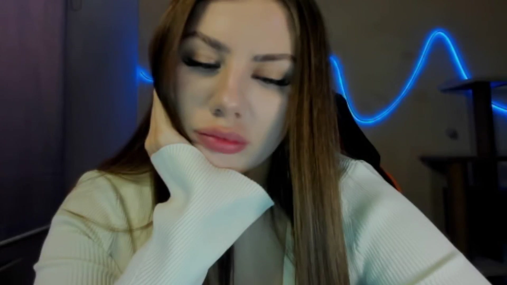 Gallery image thumbnail from FlyingDream's myfreecams stream on, 11/10/2025, 10:01 image 16 of 20