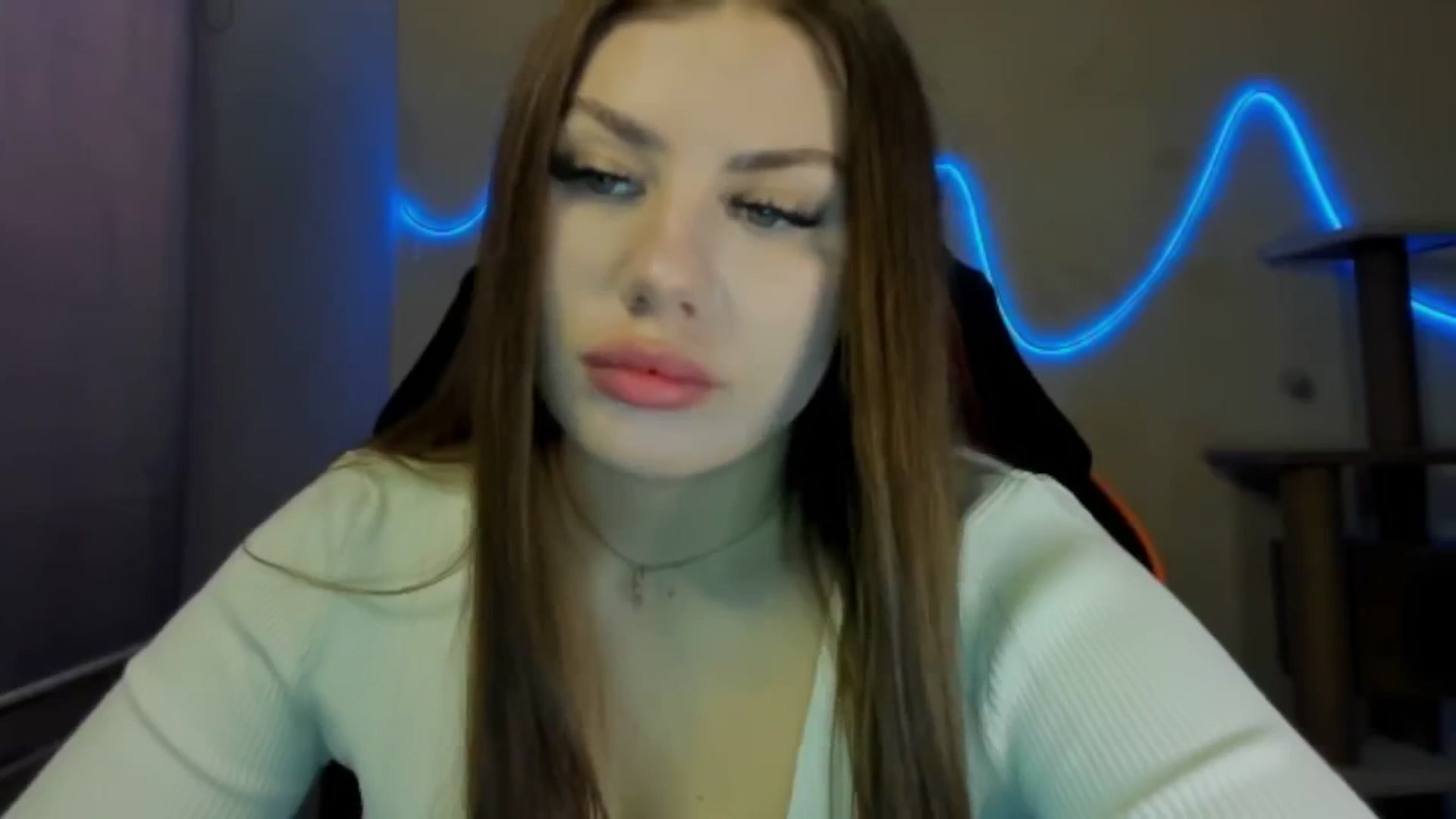 Gallery image thumbnail from FlyingDream's myfreecams stream on, 11/10/2025, 10:01 image 14 of 20