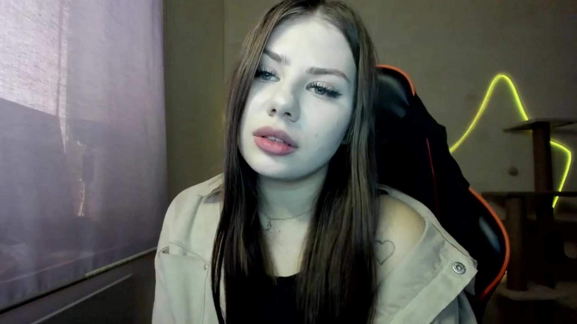 Gallery image thumbnail from FlyingDream's myfreecams stream on, 11/14/2025, 10:32 image 19 of 20