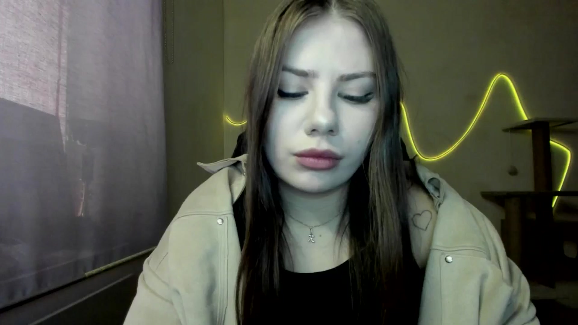 Gallery image thumbnail from FlyingDream's myfreecams stream on, 11/14/2025, 10:32 image 10 of 20