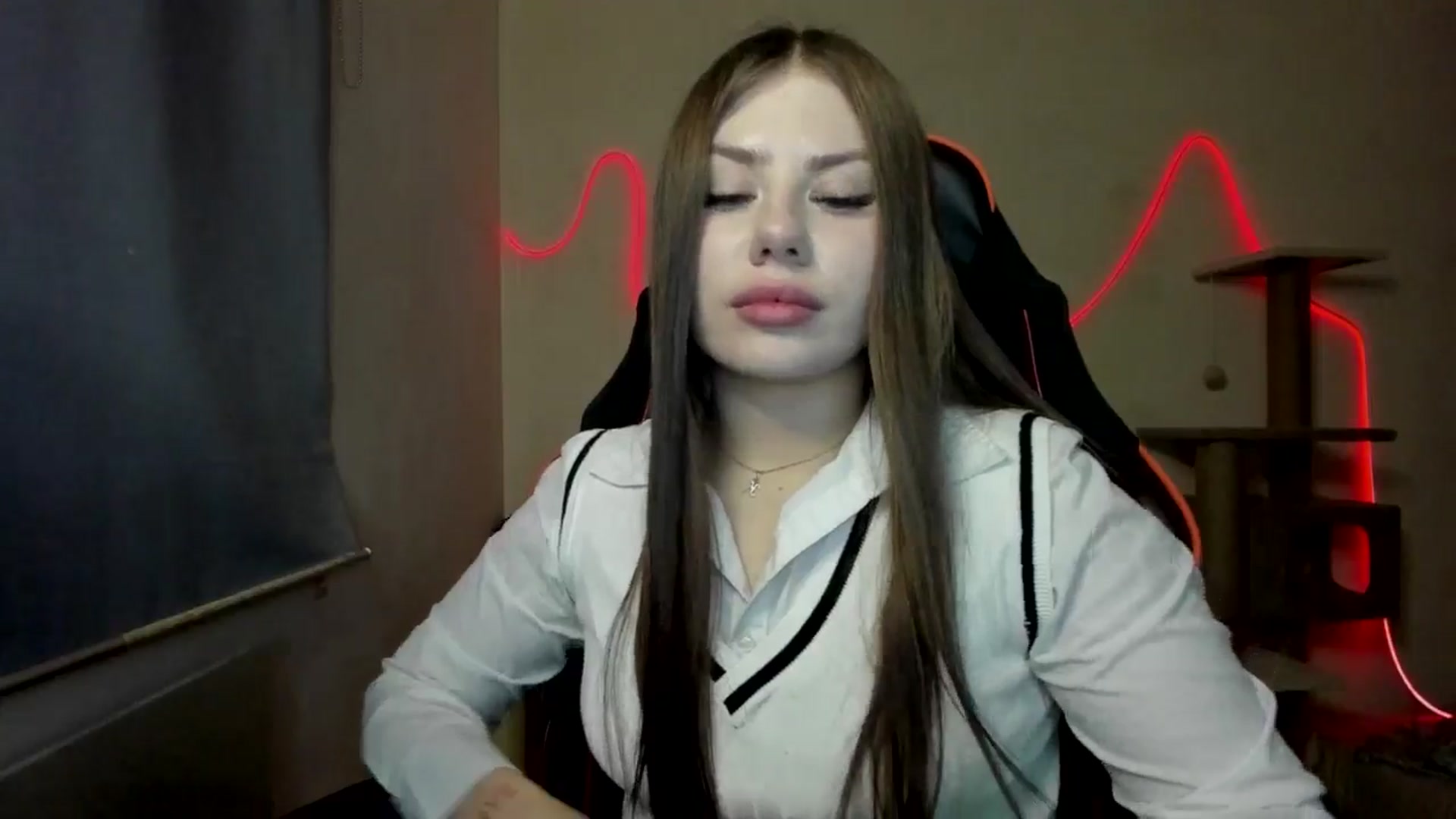 Gallery image thumbnail from FlyingDream's myfreecams stream on, 11/15/2025, 17:00 image 12 of 20