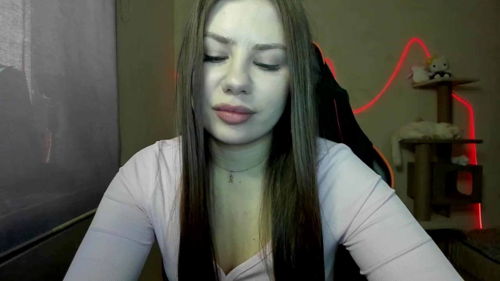 Gallery image thumbnail from FlyingDream's myfreecams stream on, 11/17/2025, 12:06 image 14 of 20