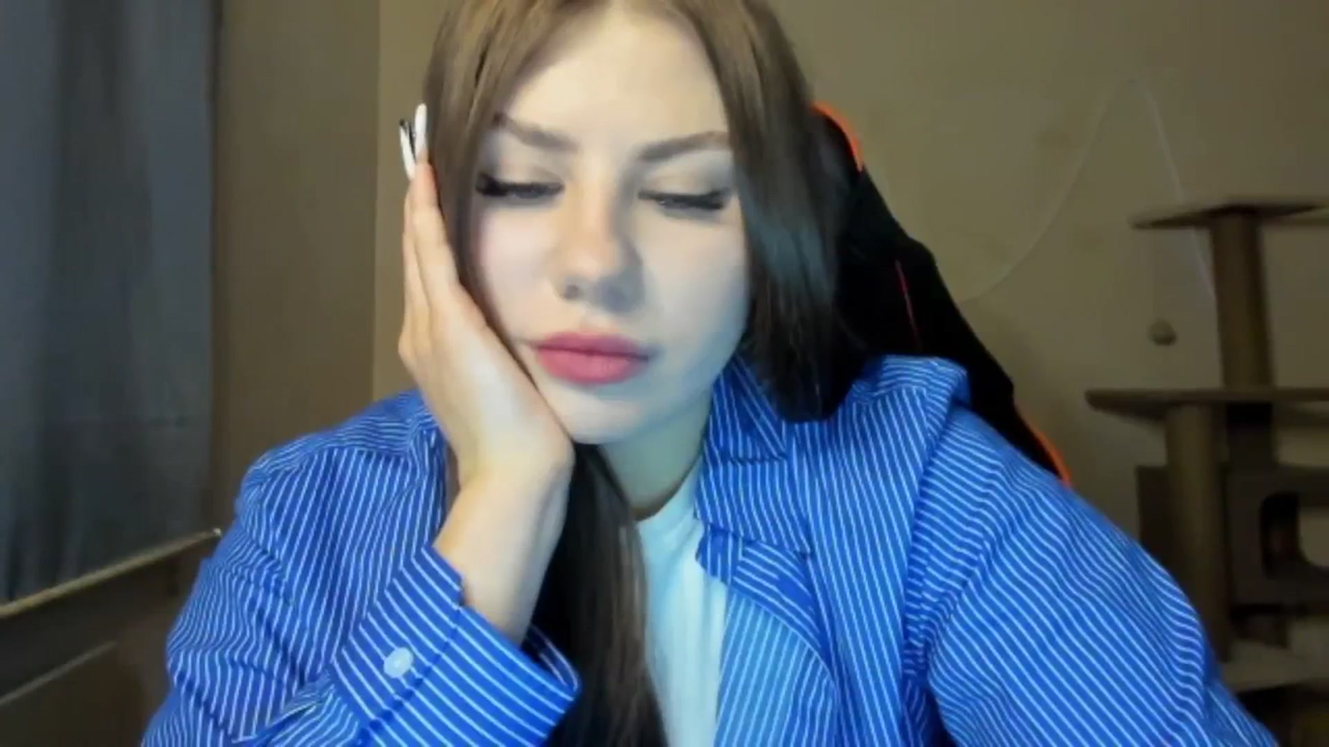 Gallery image thumbnail from FlyingDream's myfreecams stream on, 12/01/2025, 14:11 image 14 of 20