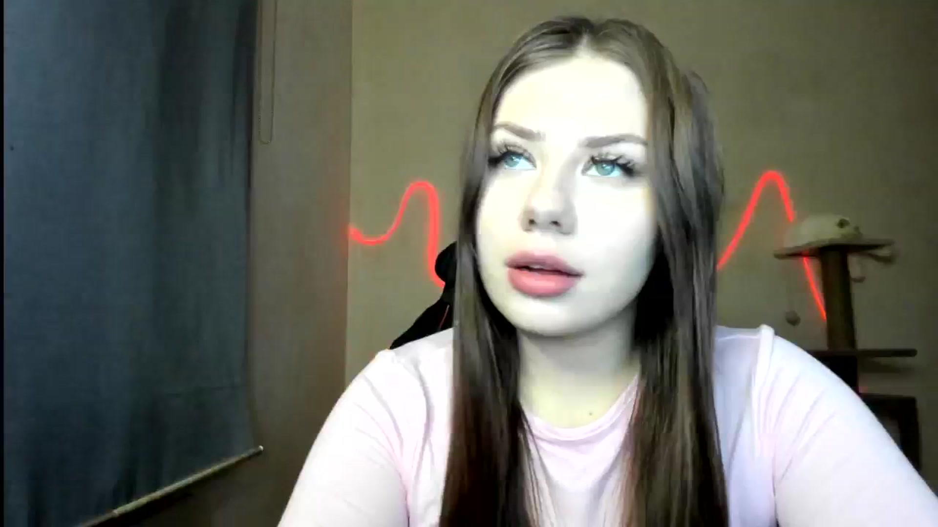 Gallery image thumbnail from FlyingDream's myfreecams stream on, 12/06/2025, 16:25 image 15 of 20
