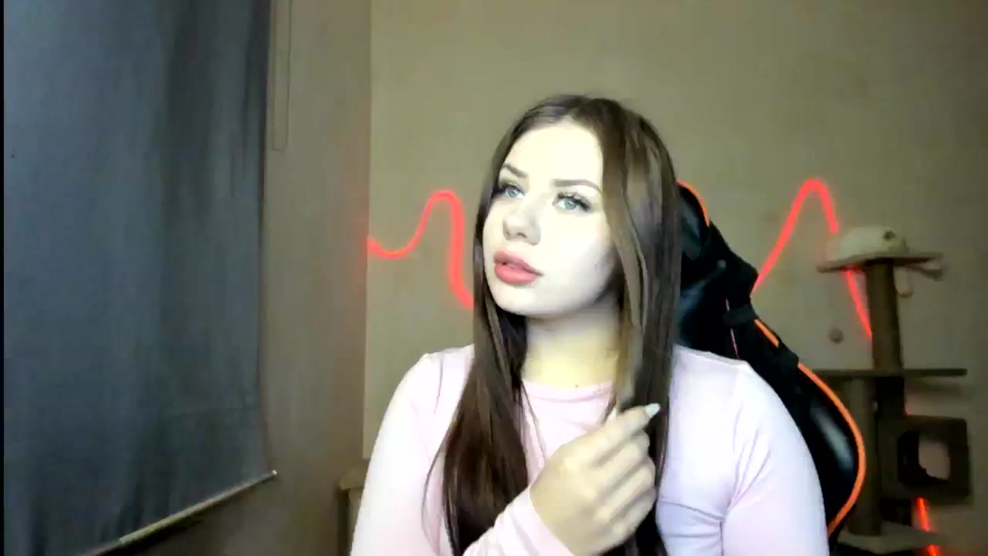 Gallery image thumbnail from FlyingDream's myfreecams stream on, 12/06/2025, 16:25 image 16 of 20
